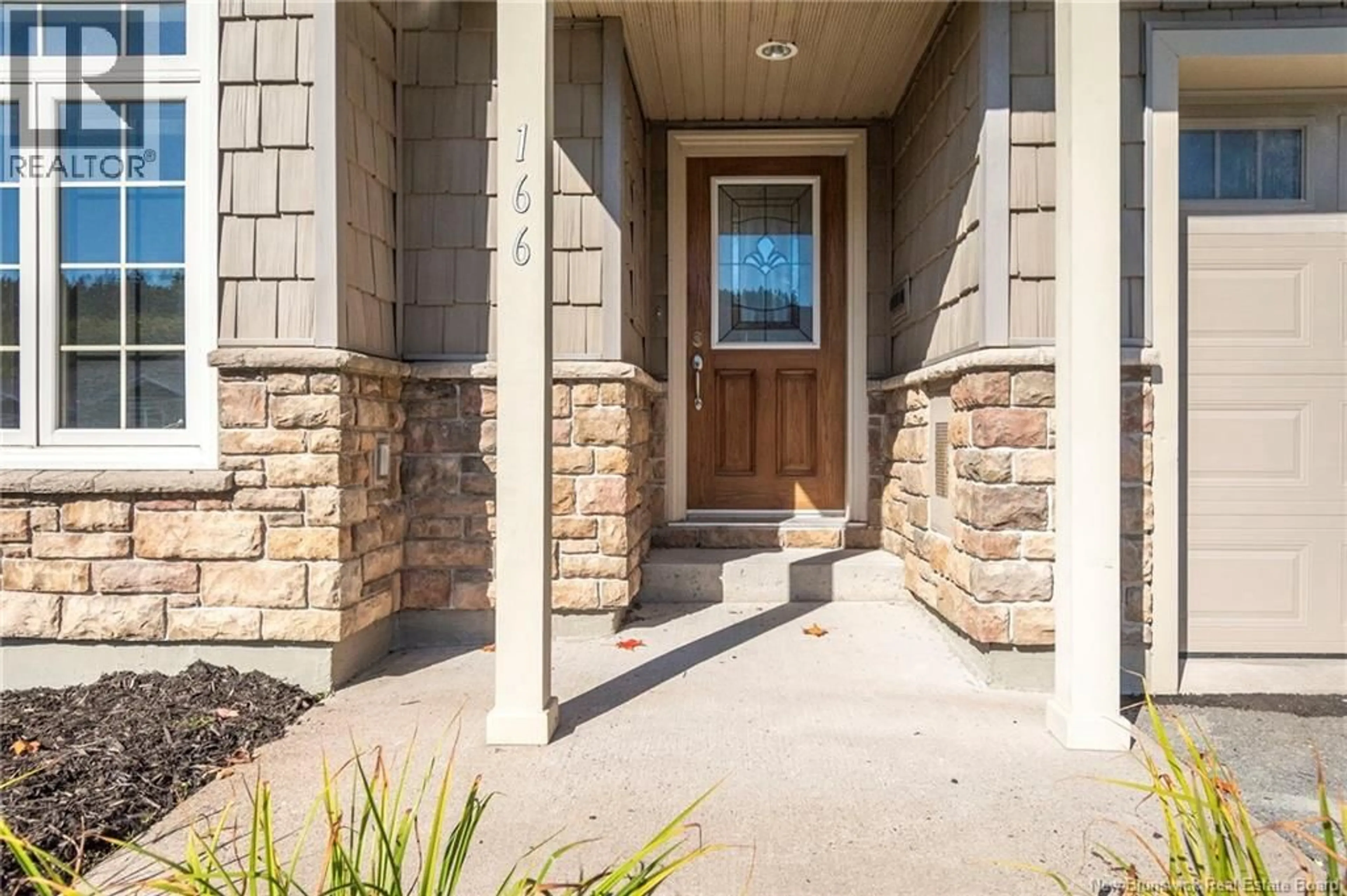Indoor entryway for 166 ARLINGTON CRESCENT, Saint John New Brunswick E2K0G2