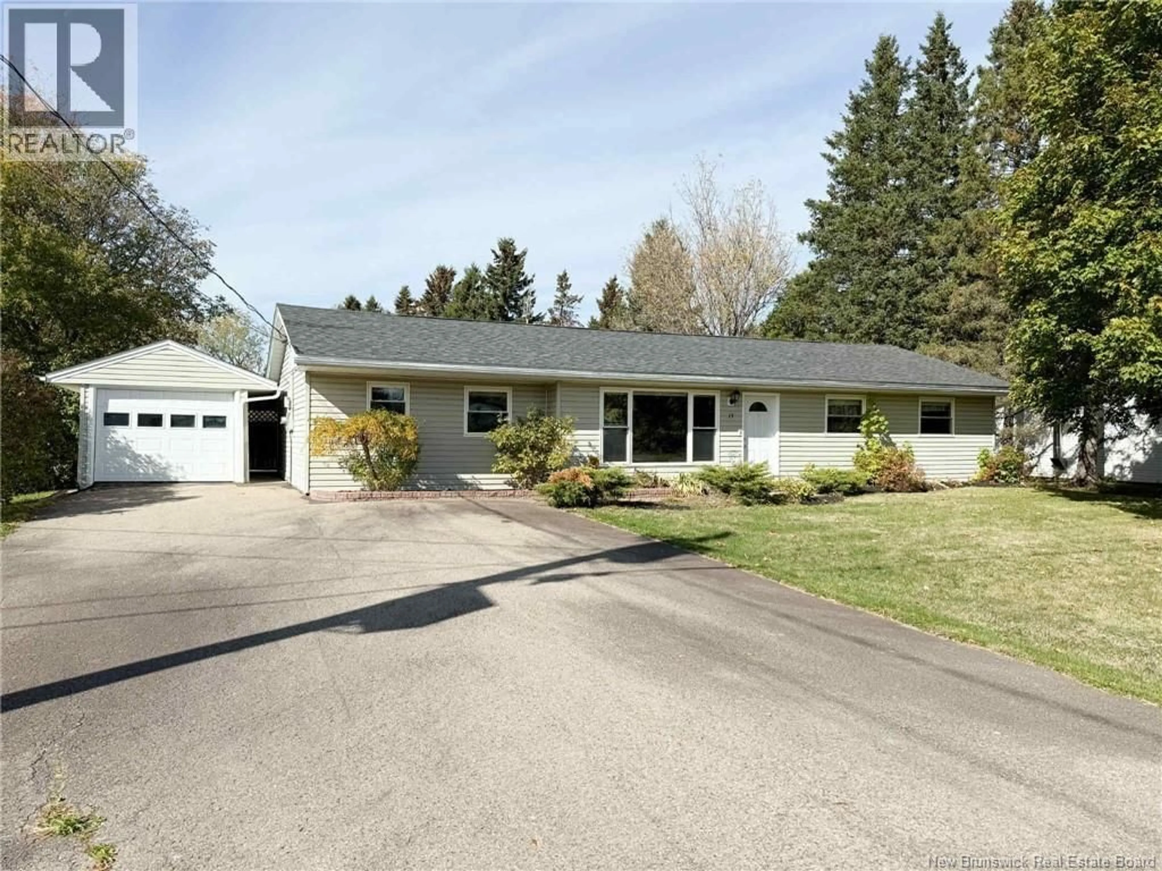 Home with vinyl exterior material, street for 19 CREIGHTON DRIVE, Sussex Corner New Brunswick E4E3C8