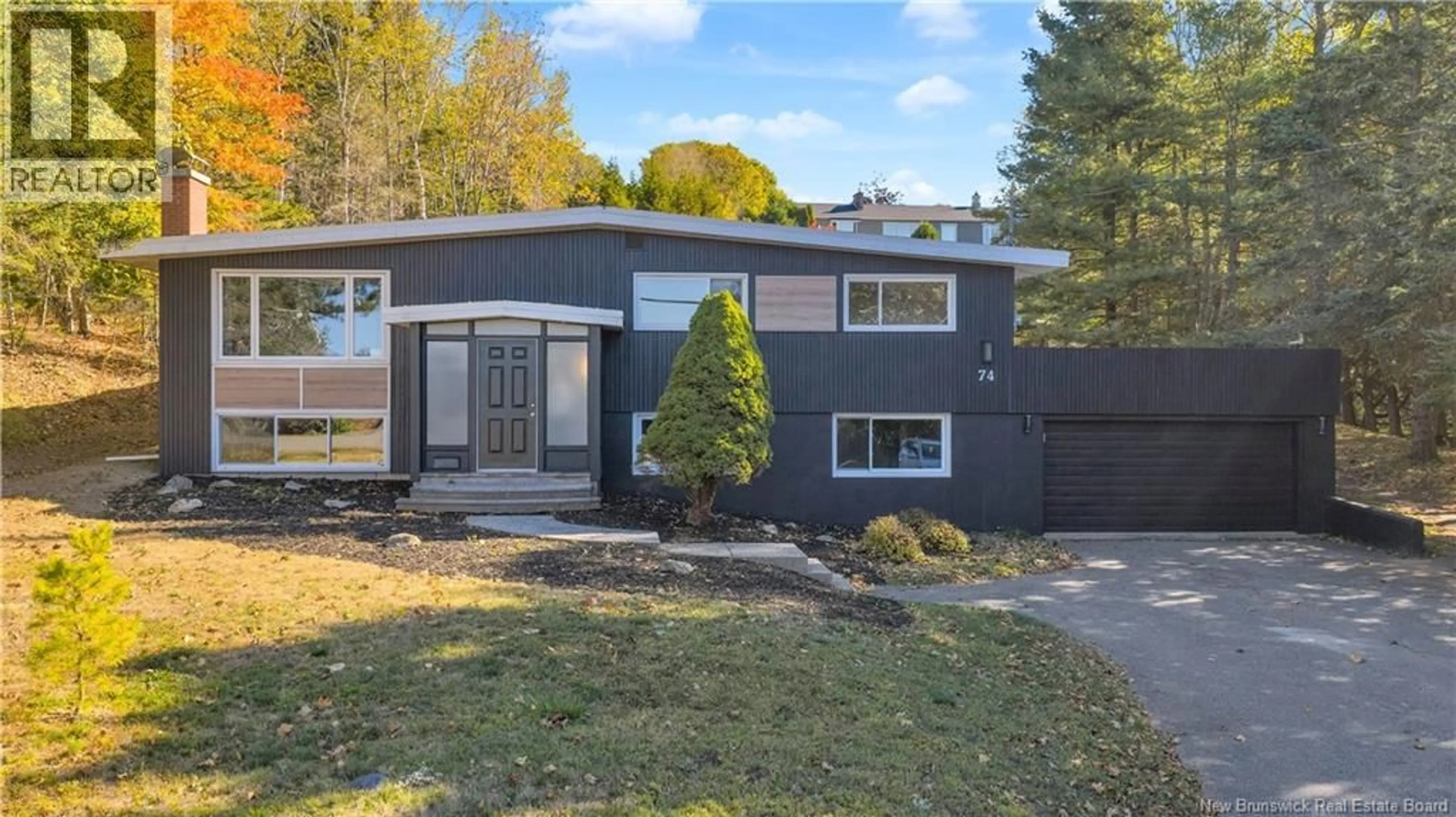 Home with vinyl exterior material, street for 74 ELIZABETH PARKWAY, Rothesay New Brunswick E2H1E9