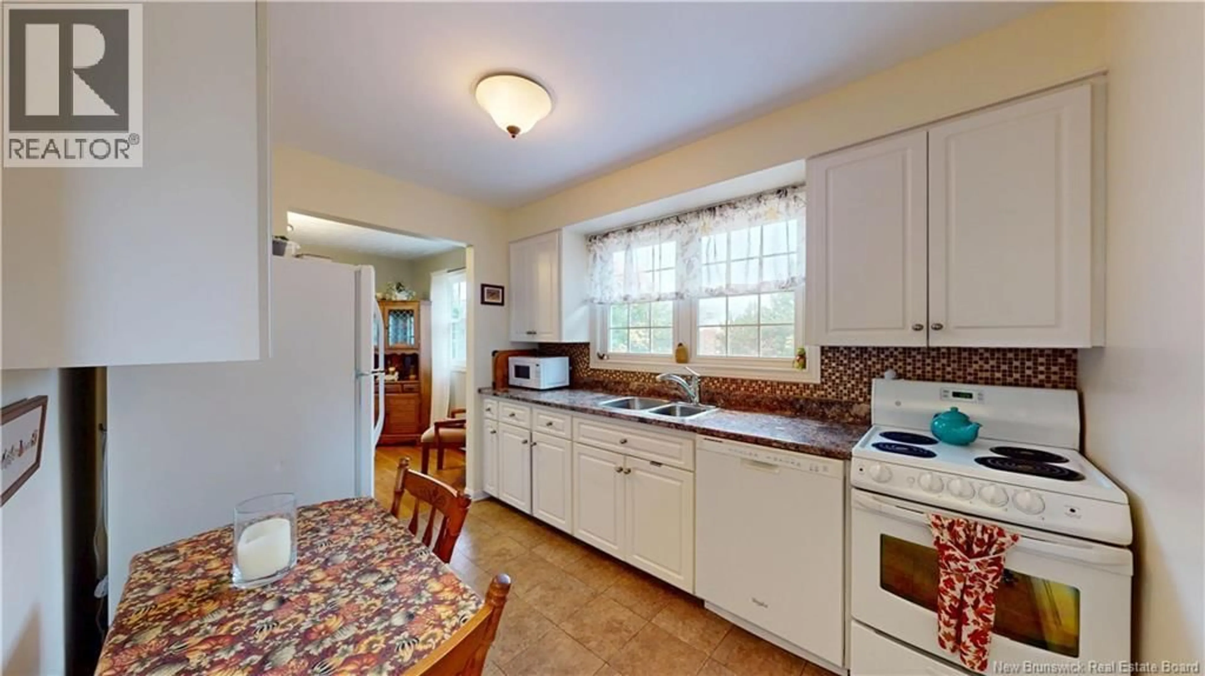 Standard kitchen, ceramic/tile floor for 2 ROSEDALE CRESCENT, Saint John New Brunswick E2J3G4