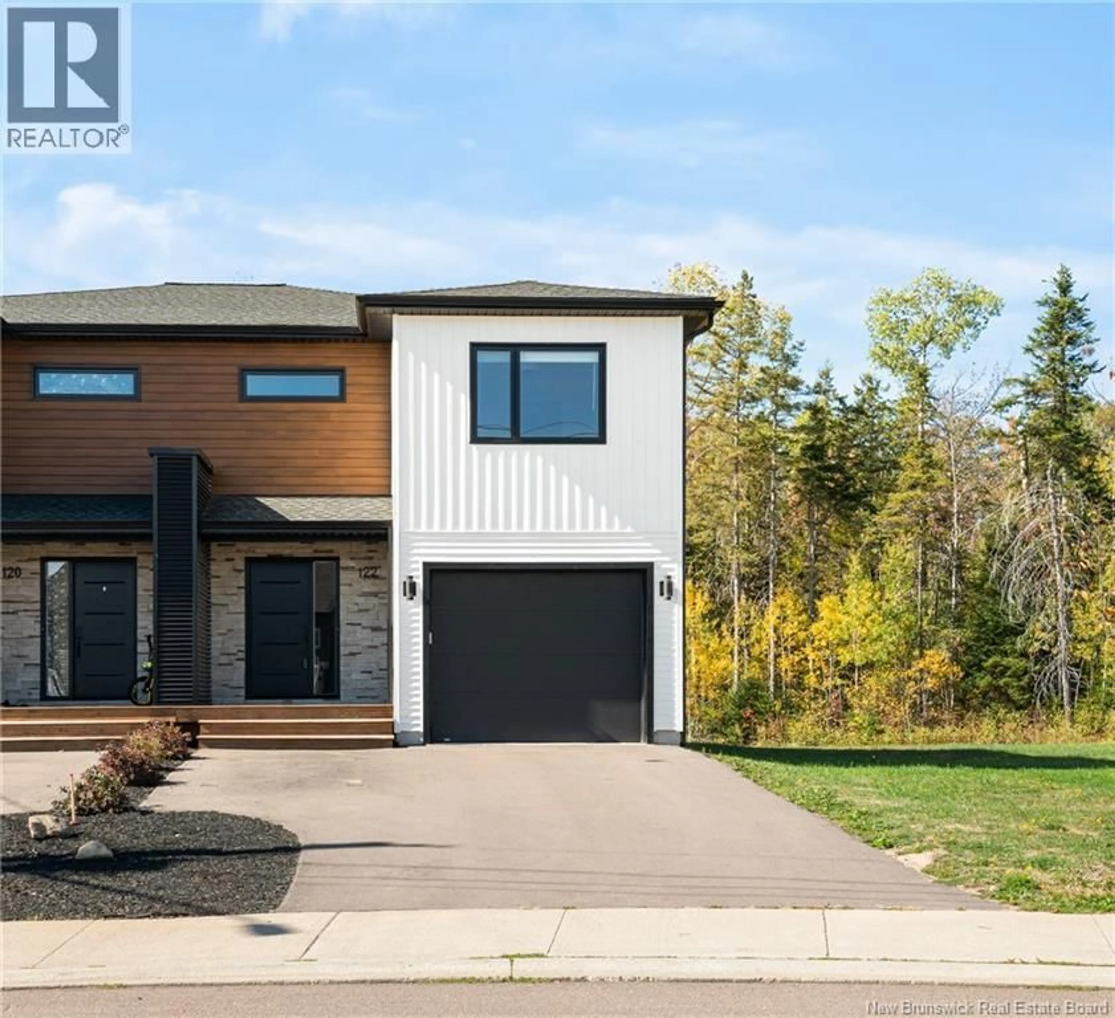 Home with vinyl exterior material, street for 122 FRANCFORT, Moncton New Brunswick E1G5W6