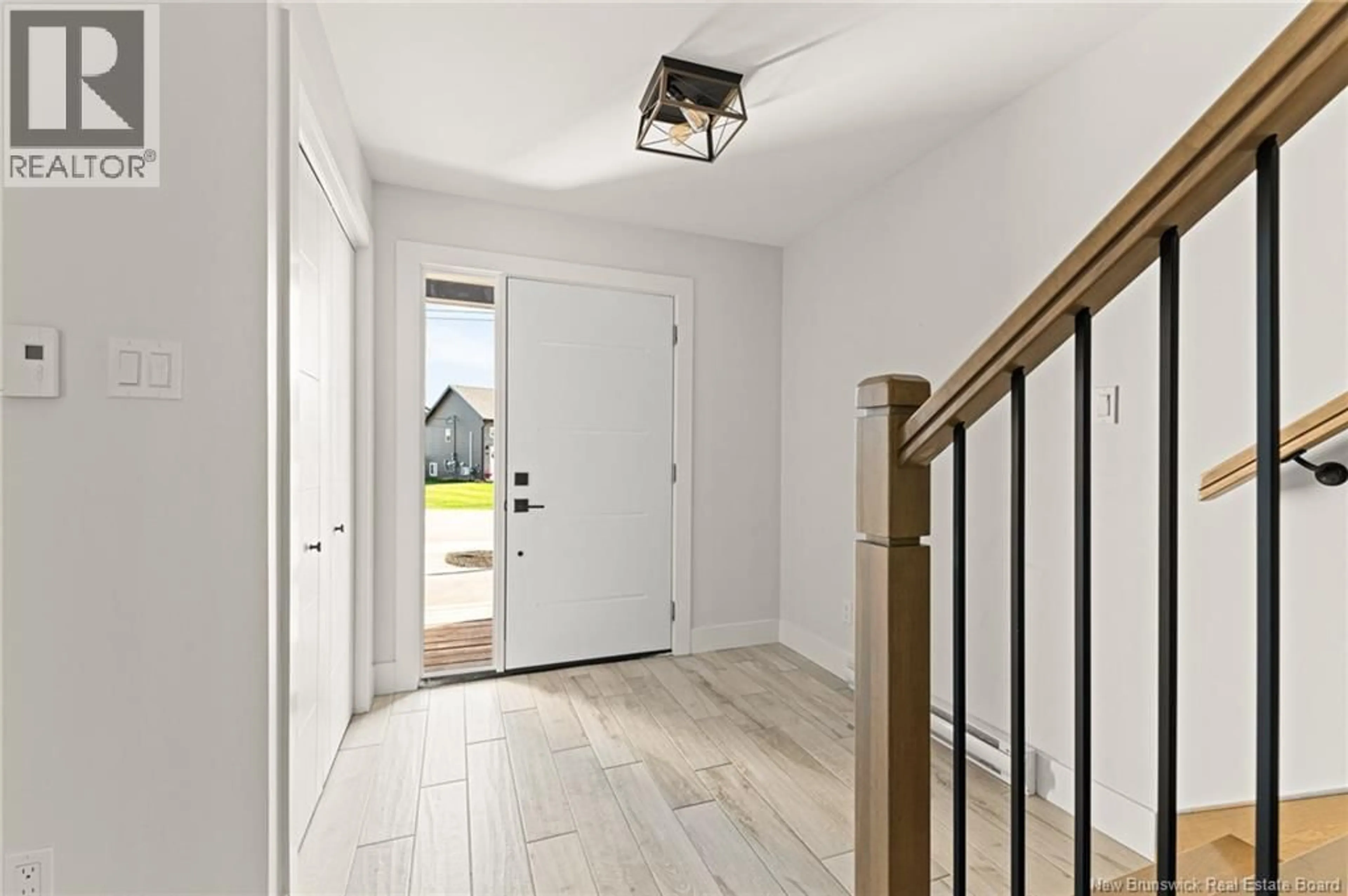Indoor entryway for 122 FRANCFORT, Moncton New Brunswick E1G5W6