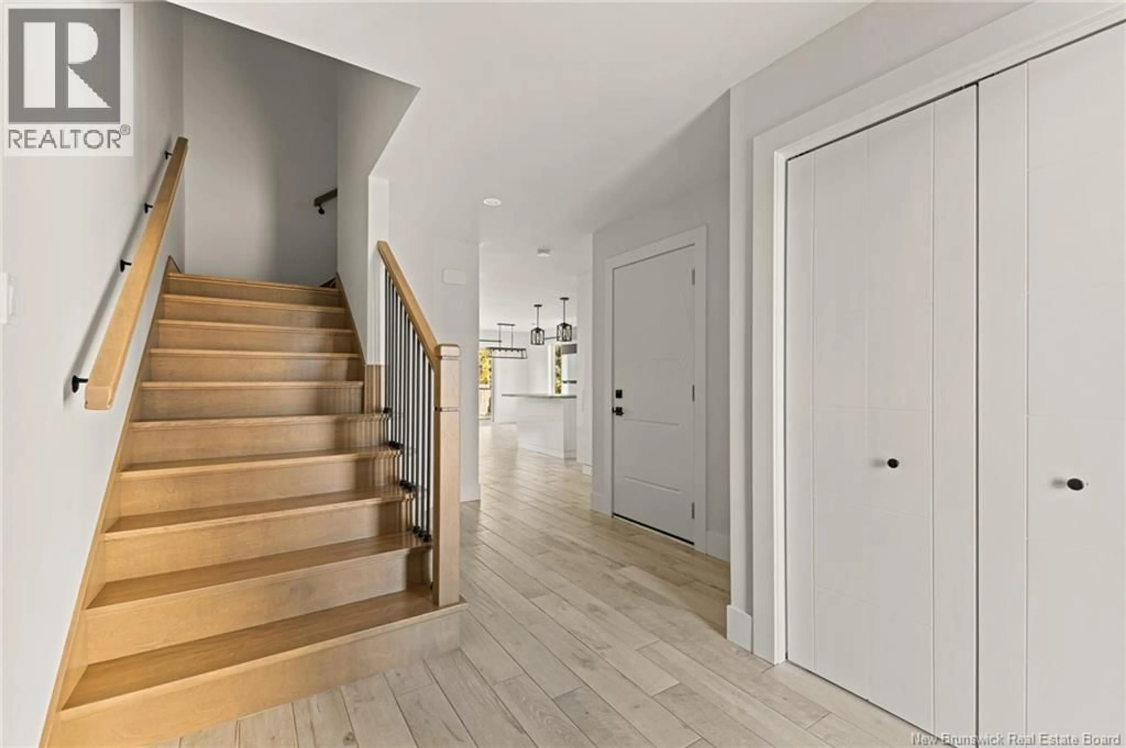 Indoor entryway for 122 FRANCFORT, Moncton New Brunswick E1G5W6