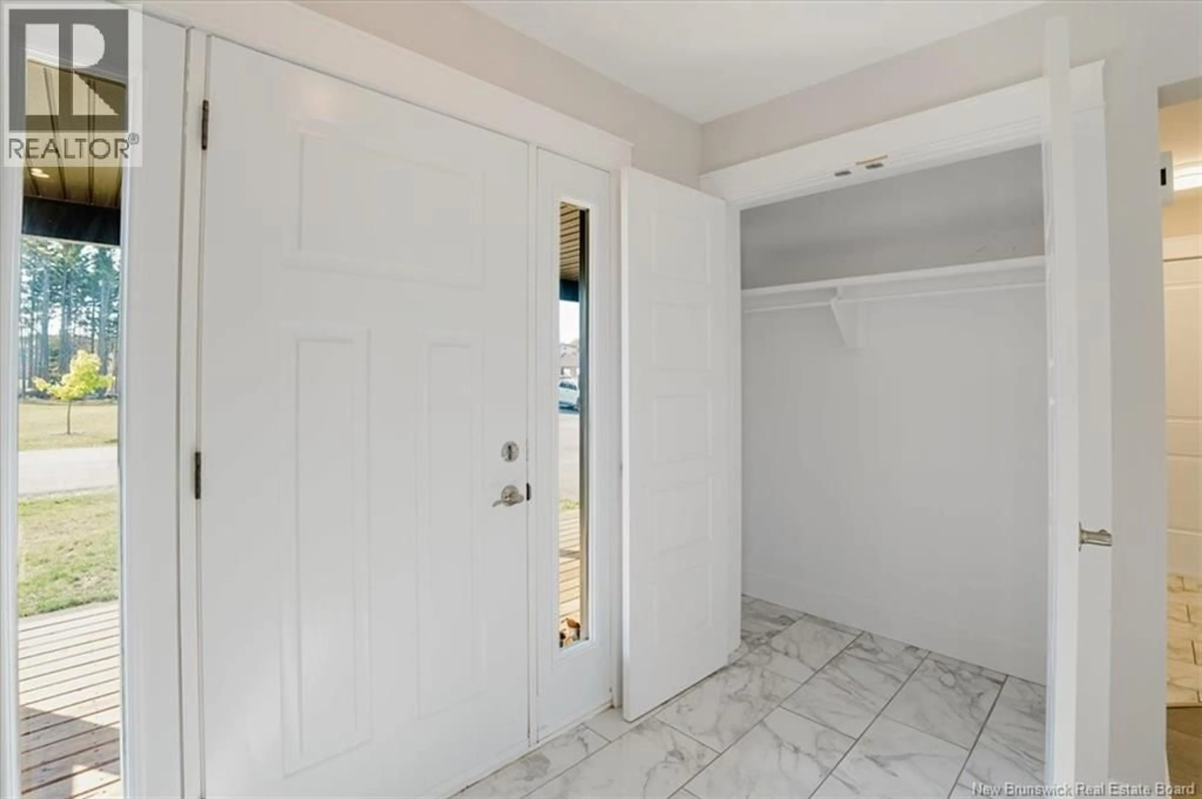Indoor foyer for 100 NIGHTINGALE LANE, Quispamsis New Brunswick E2E0V8