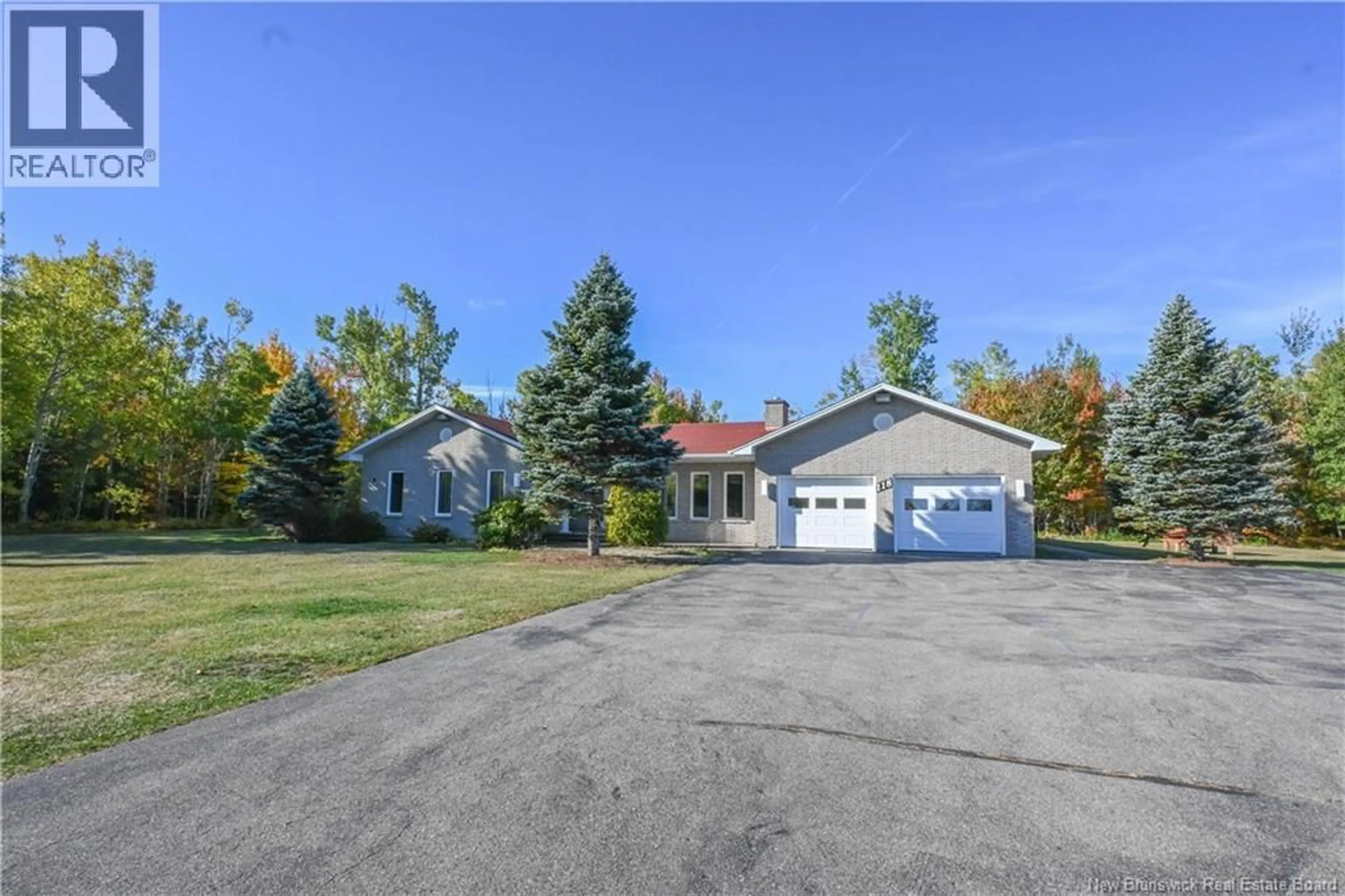 A pic from outside/outdoor area/front of a property/back of a property/a pic from drone, street for 118 RUE DU PORTAGE, Caraquet New Brunswick E1W1A8