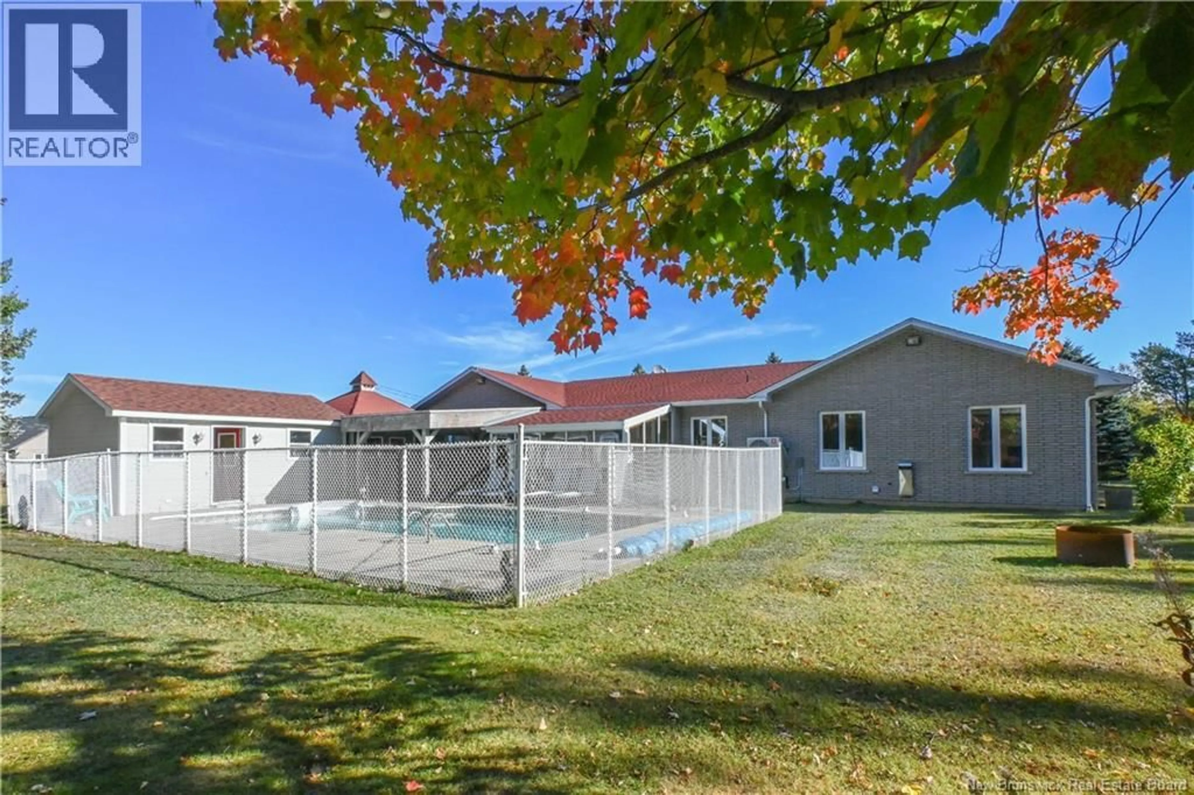 Pool for 118 RUE DU PORTAGE, Caraquet New Brunswick E1W1A8