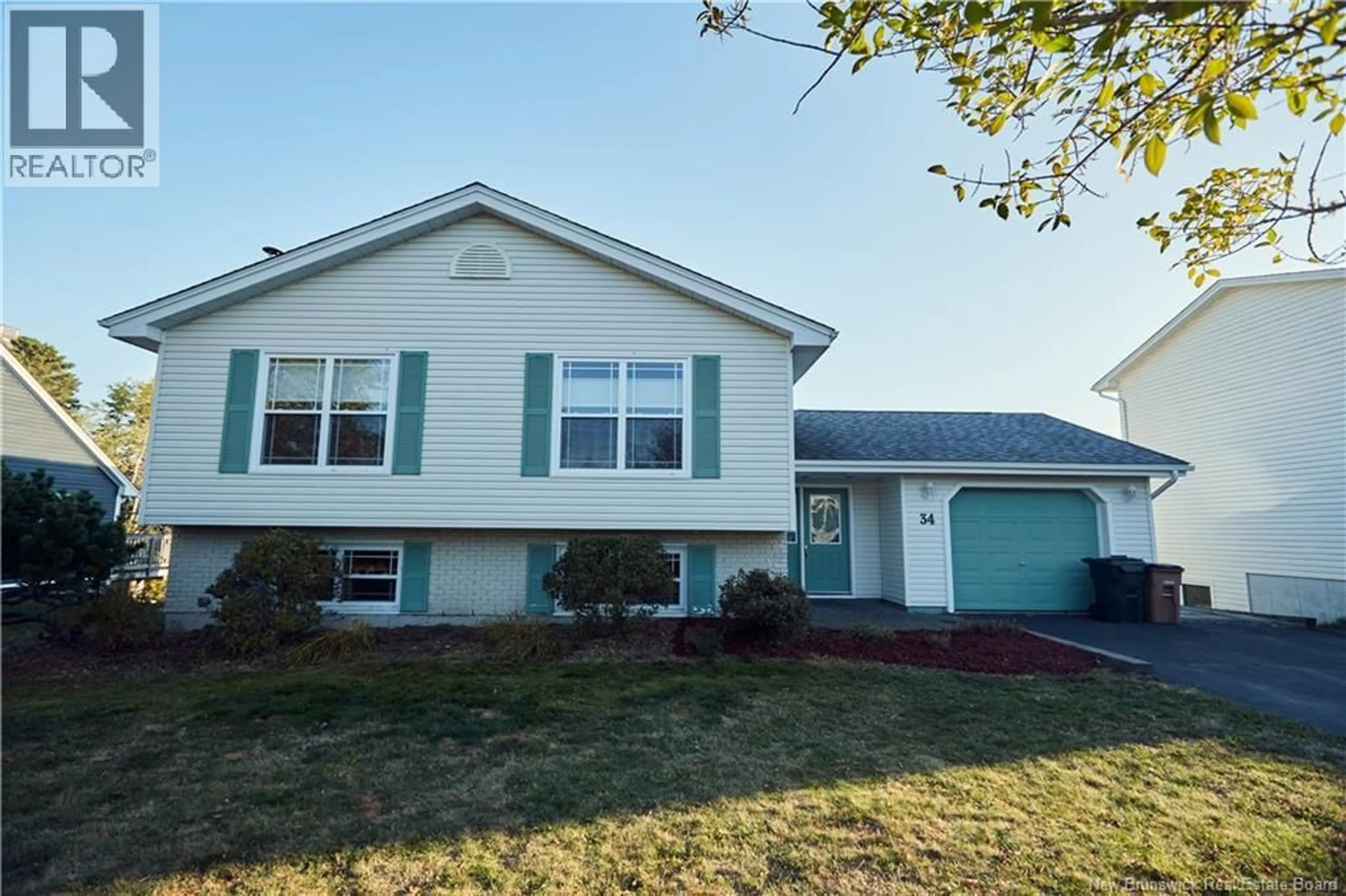 Home with vinyl exterior material, street for 34 WESTMINSTER COURT, Saint John New Brunswick E2K4S3
