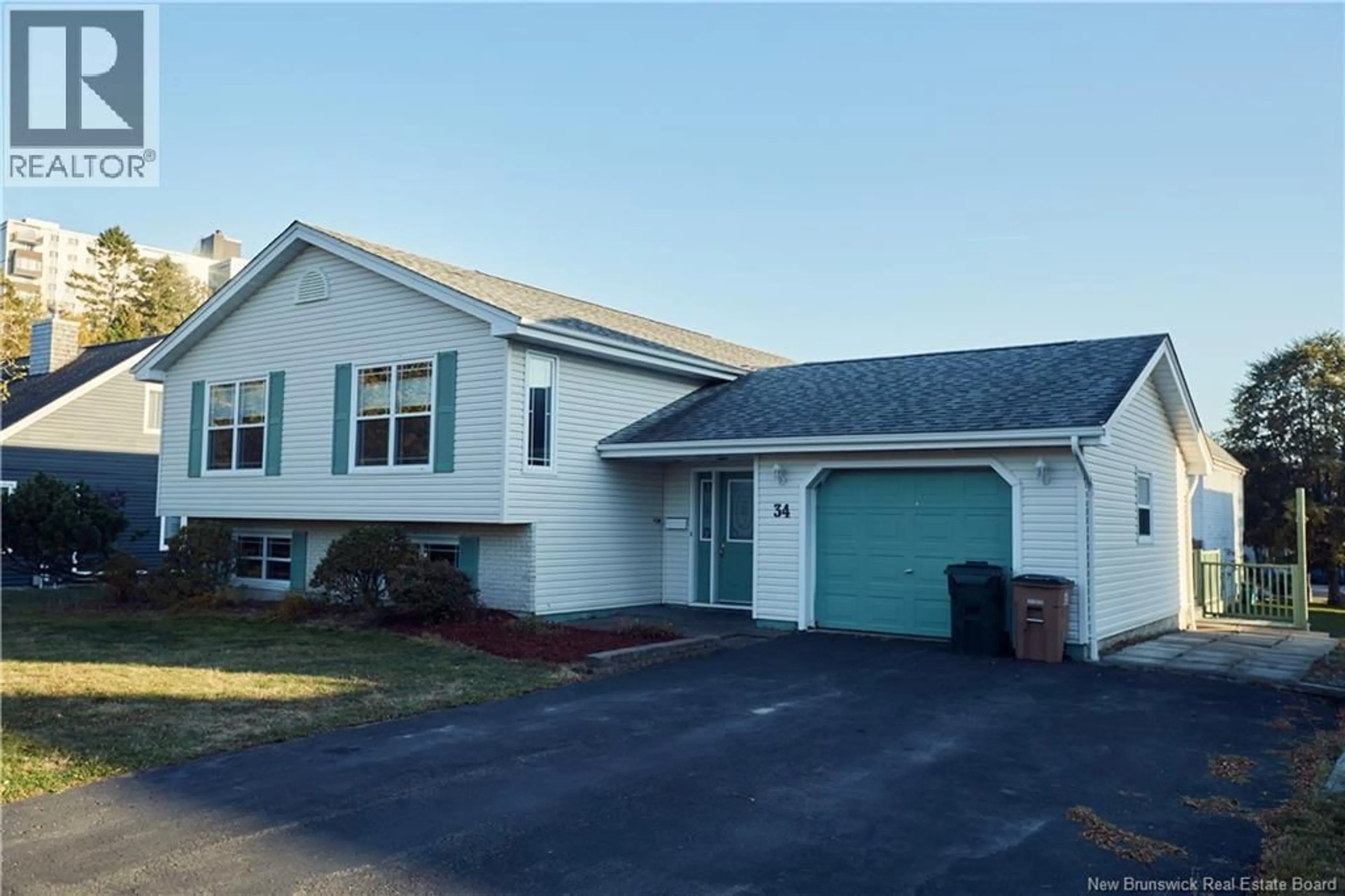 Home with vinyl exterior material, street for 34 WESTMINSTER COURT, Saint John New Brunswick E2K4S3