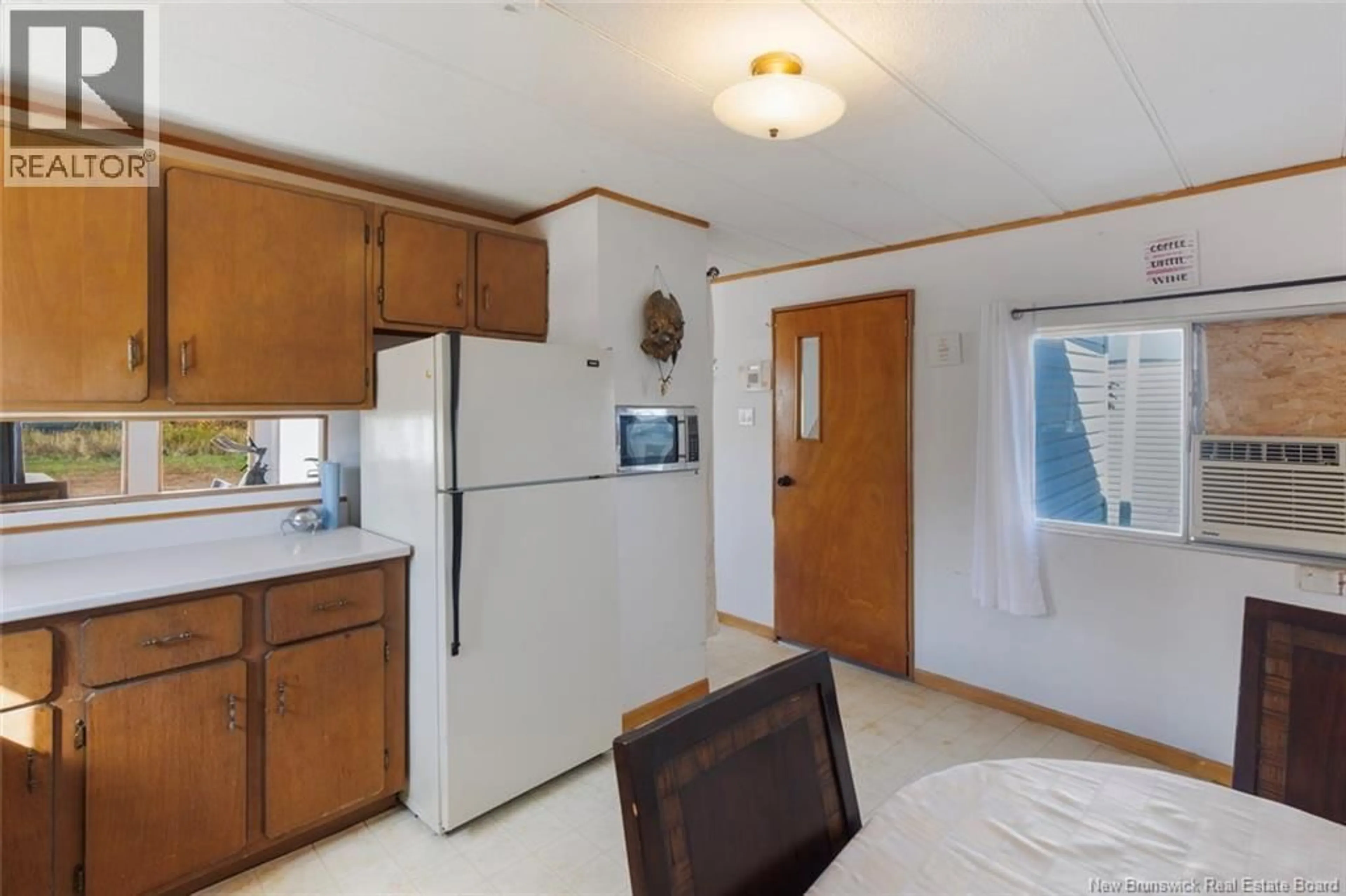 Standard kitchen, unknown for 52 PIONEER AVENUE, Moncton New Brunswick E1G1C9