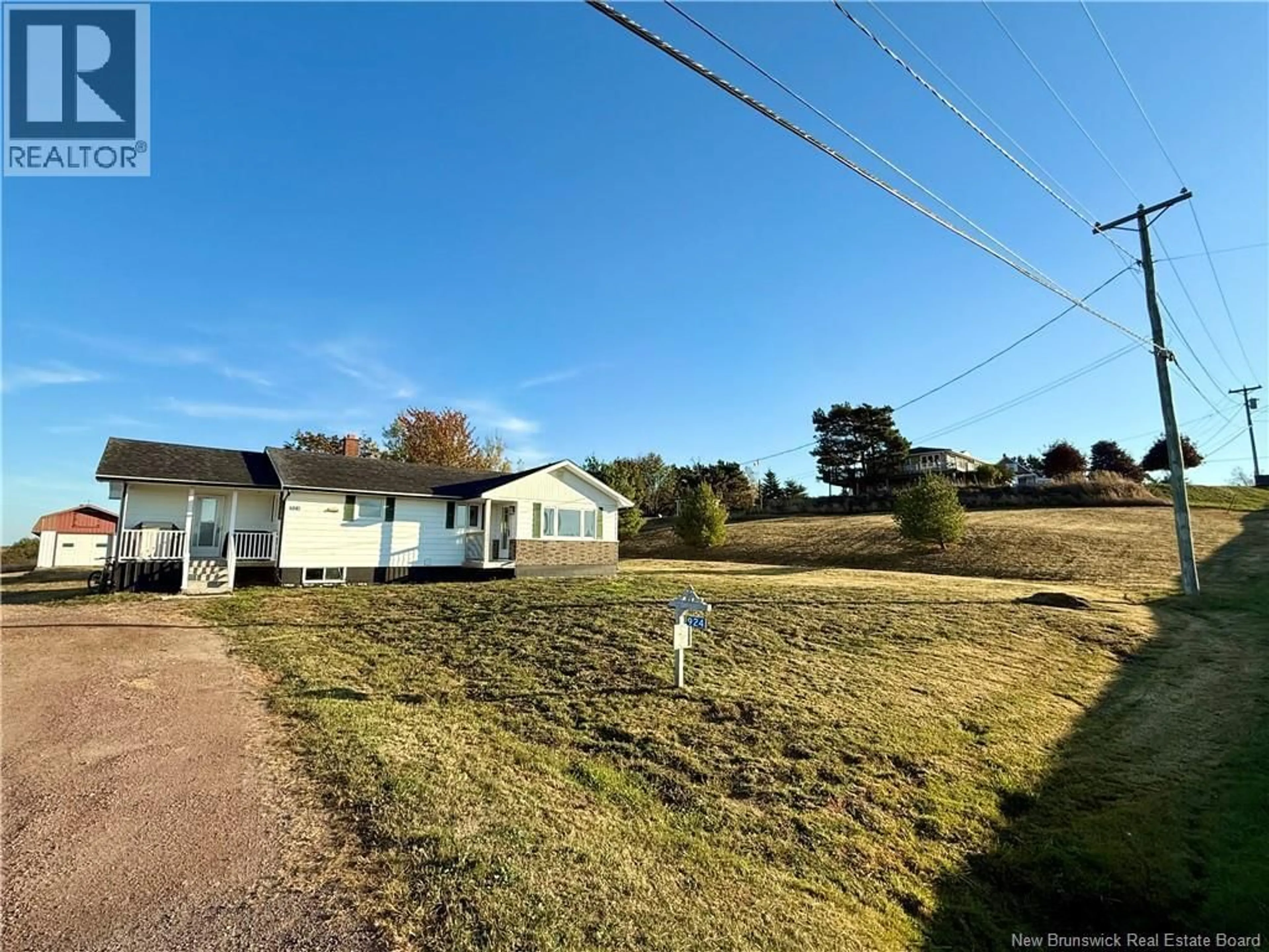 A pic from outside/outdoor area/front of a property/back of a property/a pic from drone, unknown for 924 PRE DEN HAUT, Memramcook New Brunswick E4K1L1
