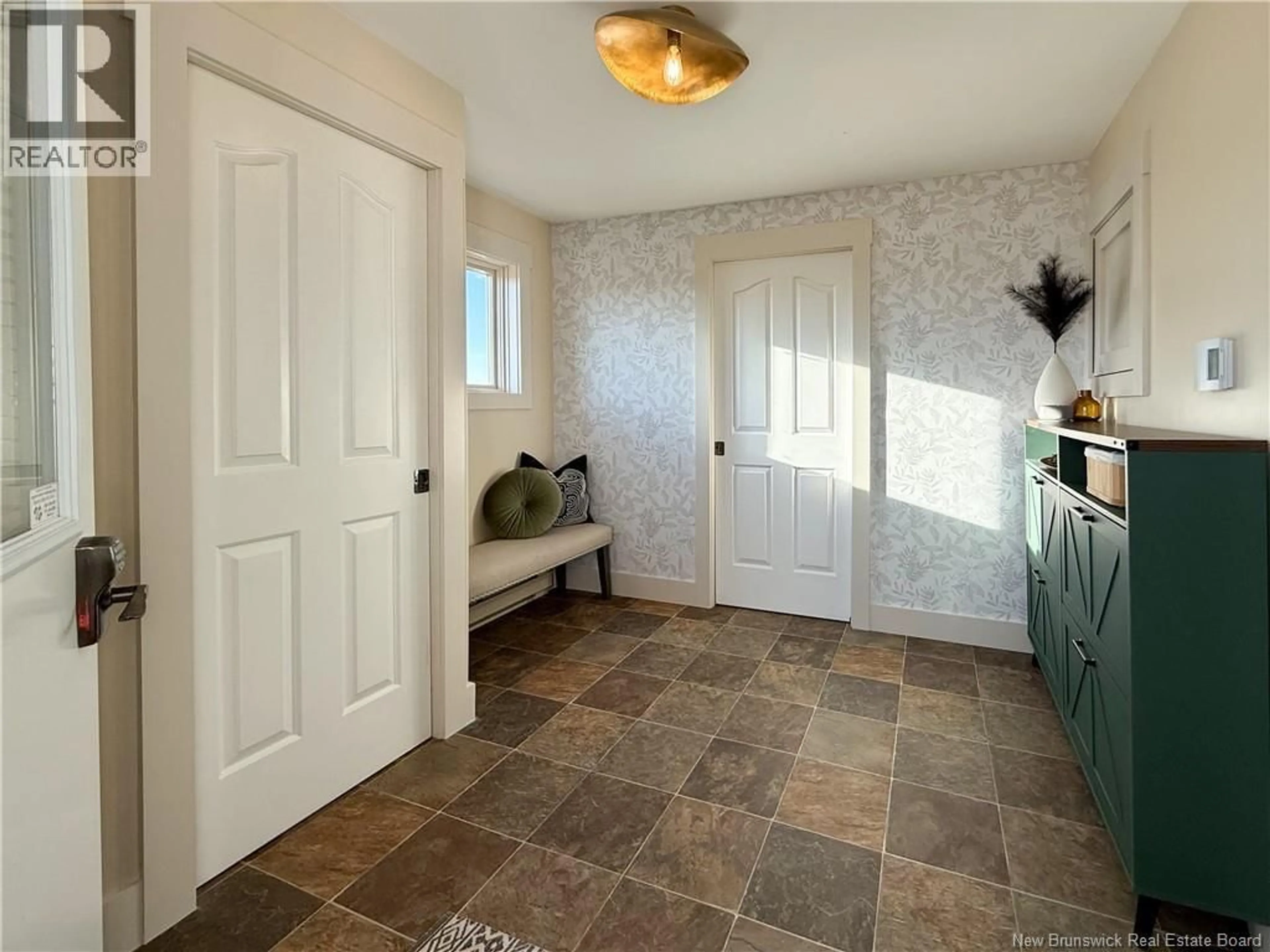 Indoor entryway for 924 PRE DEN HAUT, Memramcook New Brunswick E4K1L1