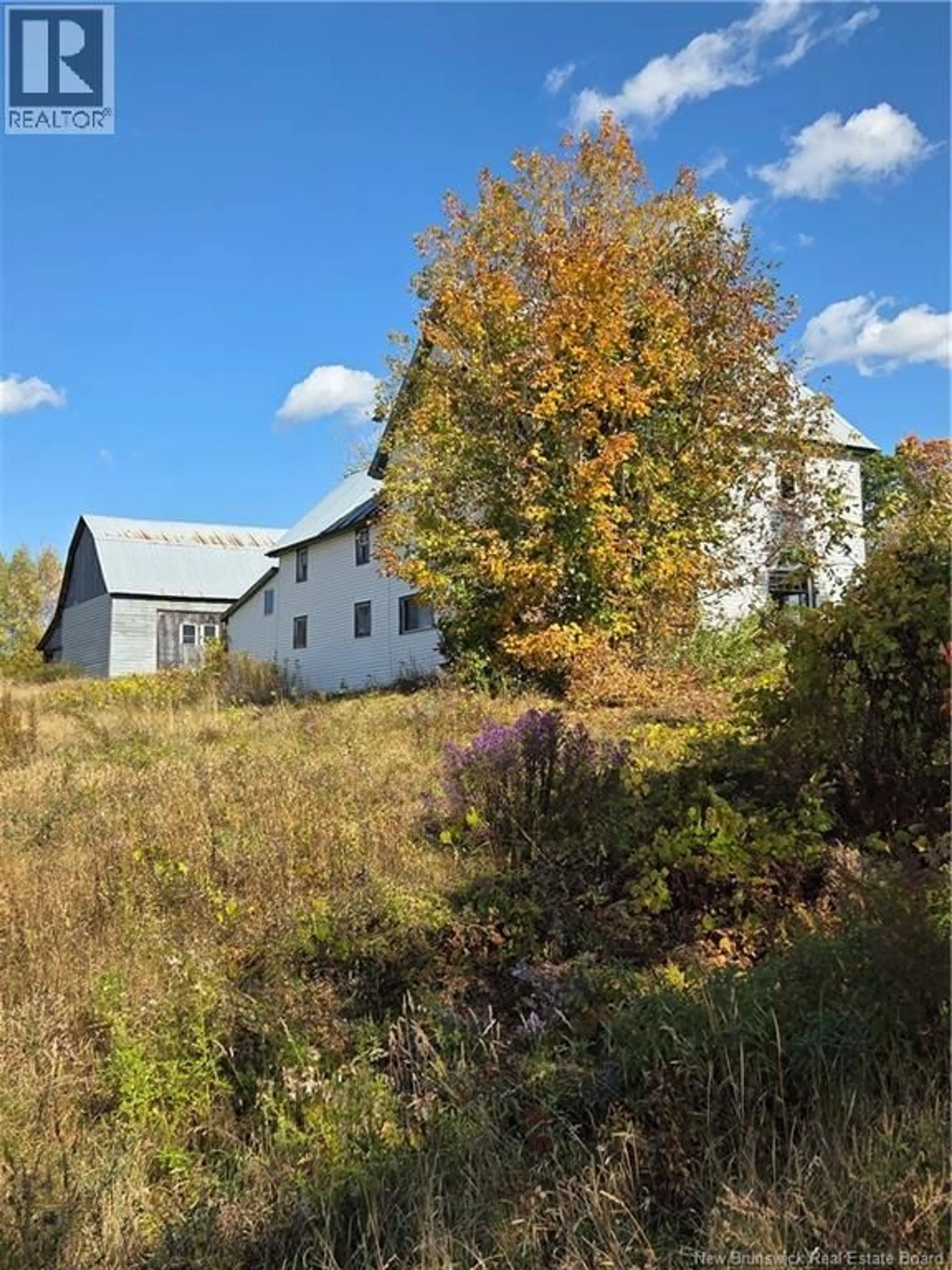 A pic from outside/outdoor area/front of a property/back of a property/a pic from drone, building for 1294 105 ROUTE ROUTE, Southampton New Brunswick E6G1L5