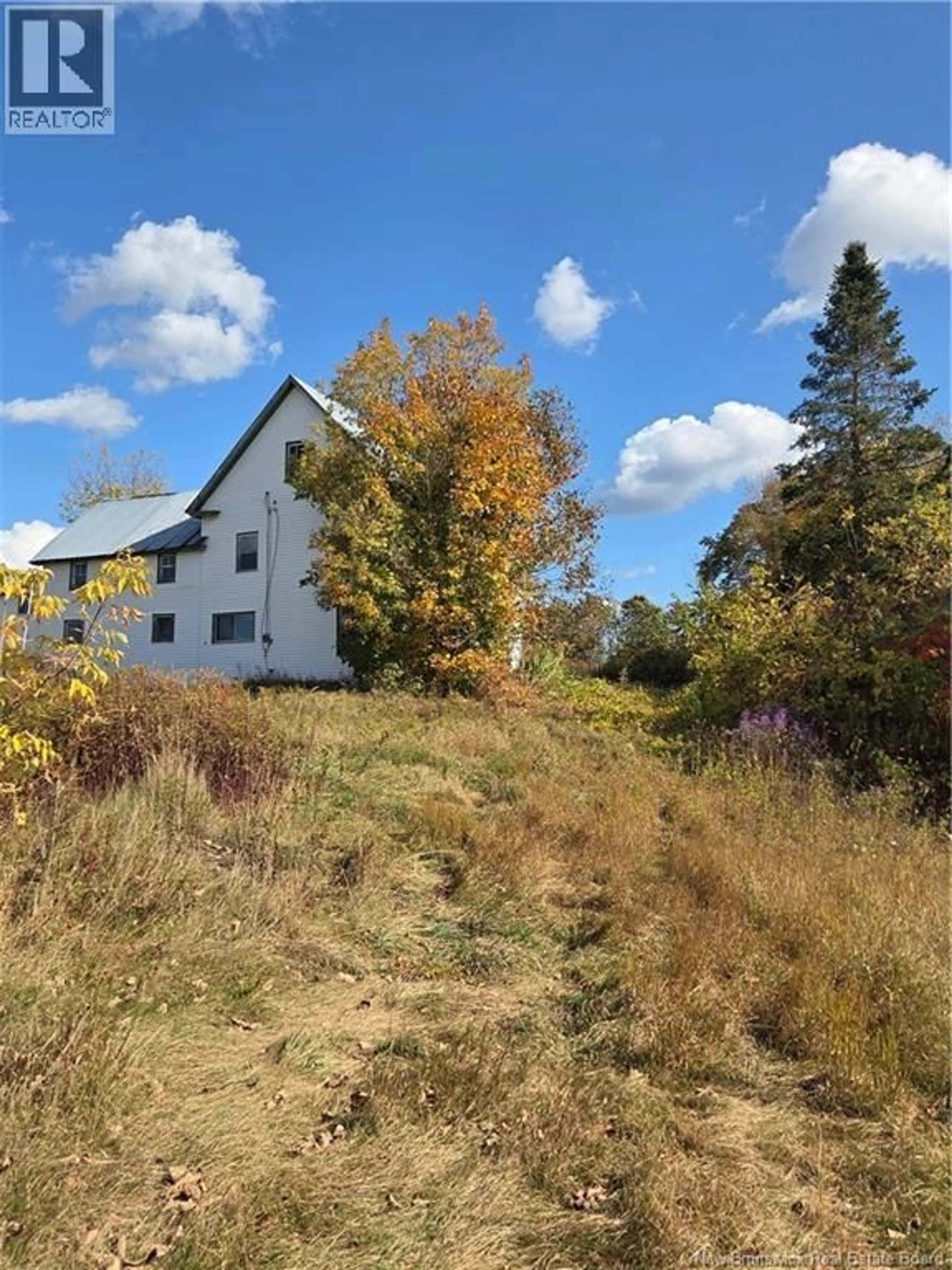 A pic from outside/outdoor area/front of a property/back of a property/a pic from drone, unknown for 1294 105 ROUTE ROUTE, Southampton New Brunswick E6G1L5
