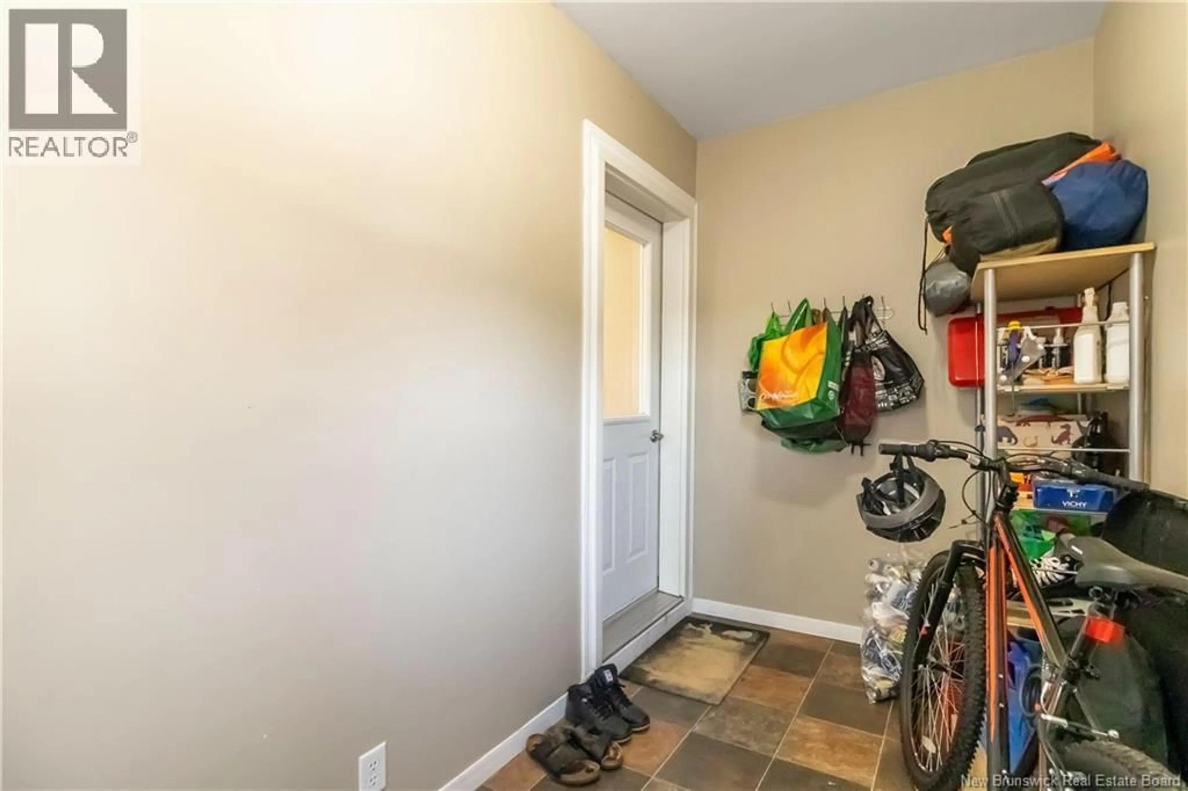 Indoor entryway for 8 EMMERSON, Moncton New Brunswick E1C6T1