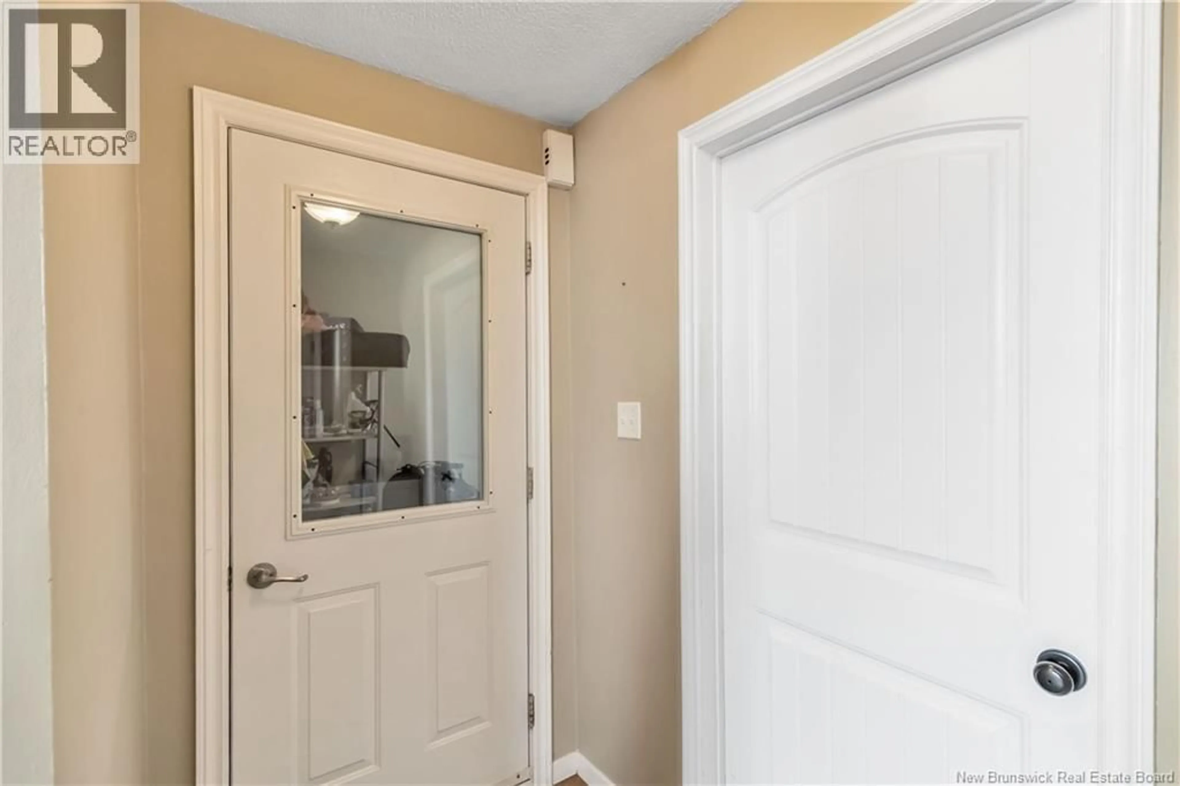 Indoor entryway for 8 EMMERSON, Moncton New Brunswick E1C6T1