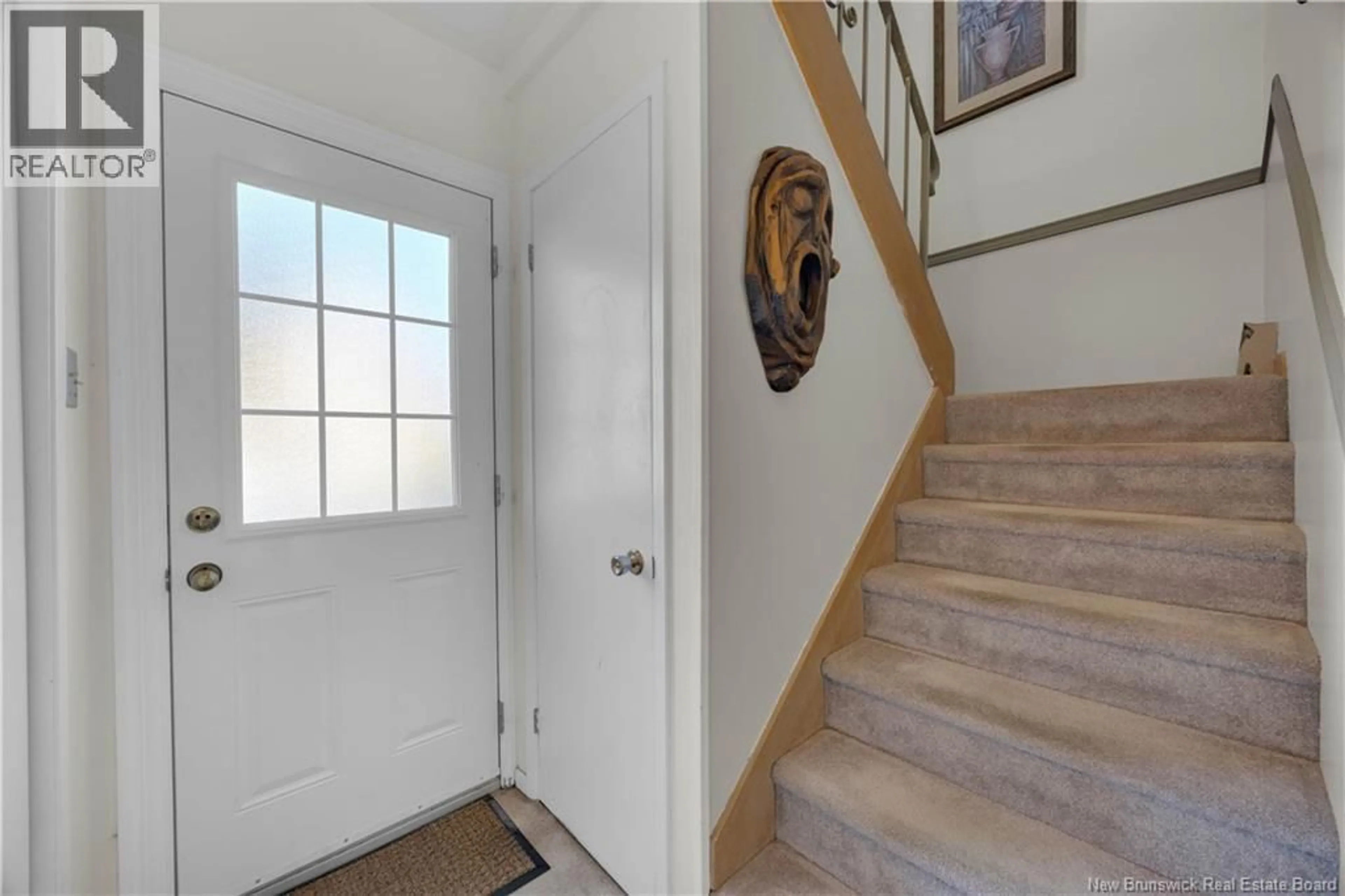 Indoor entryway for 146 WOODHAVEN DRIVE, Saint John New Brunswick E2K4N6