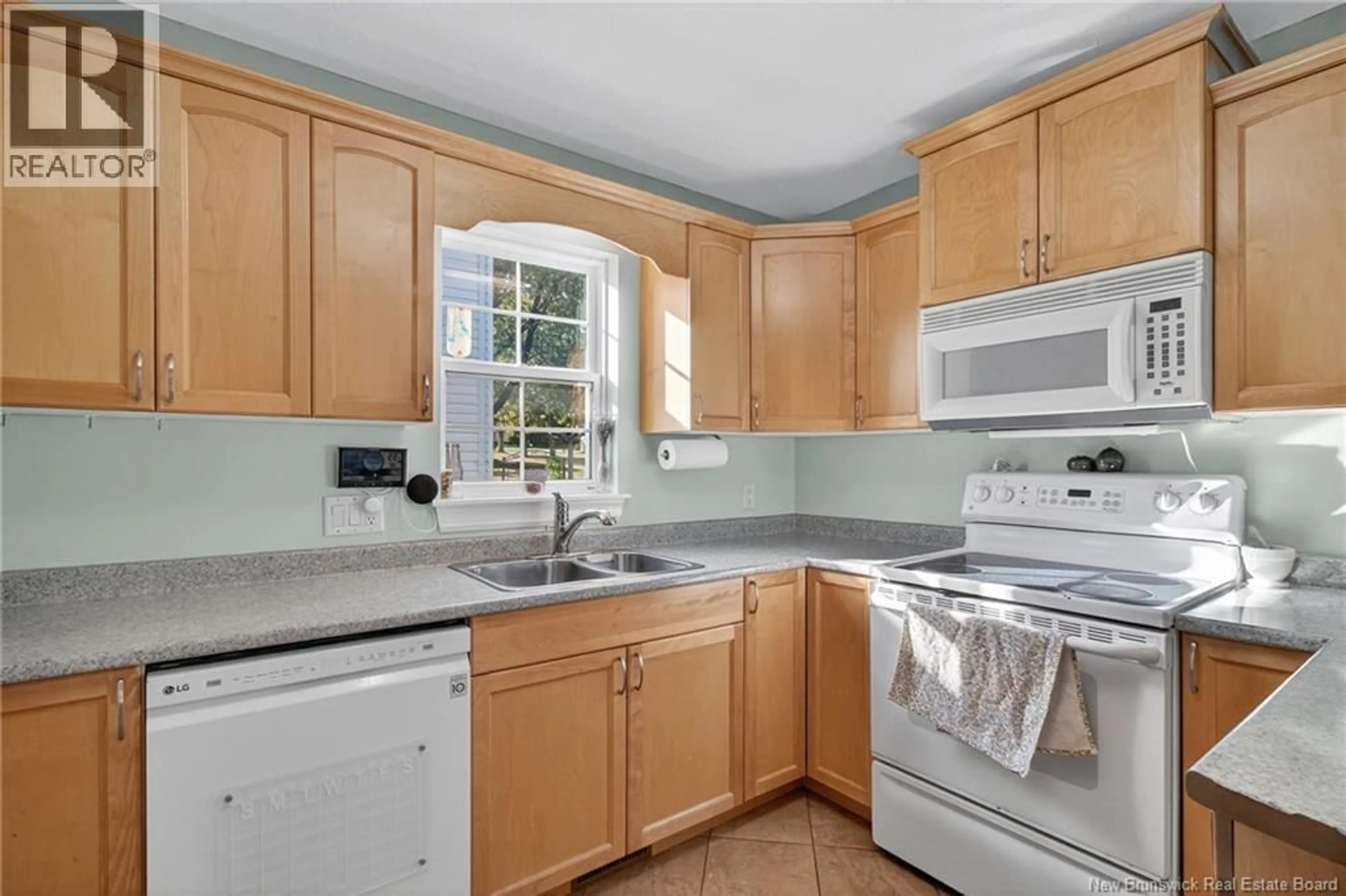 Standard kitchen, ceramic/tile floor for 11 WILSON ROAD, Riverview New Brunswick E1B2V9