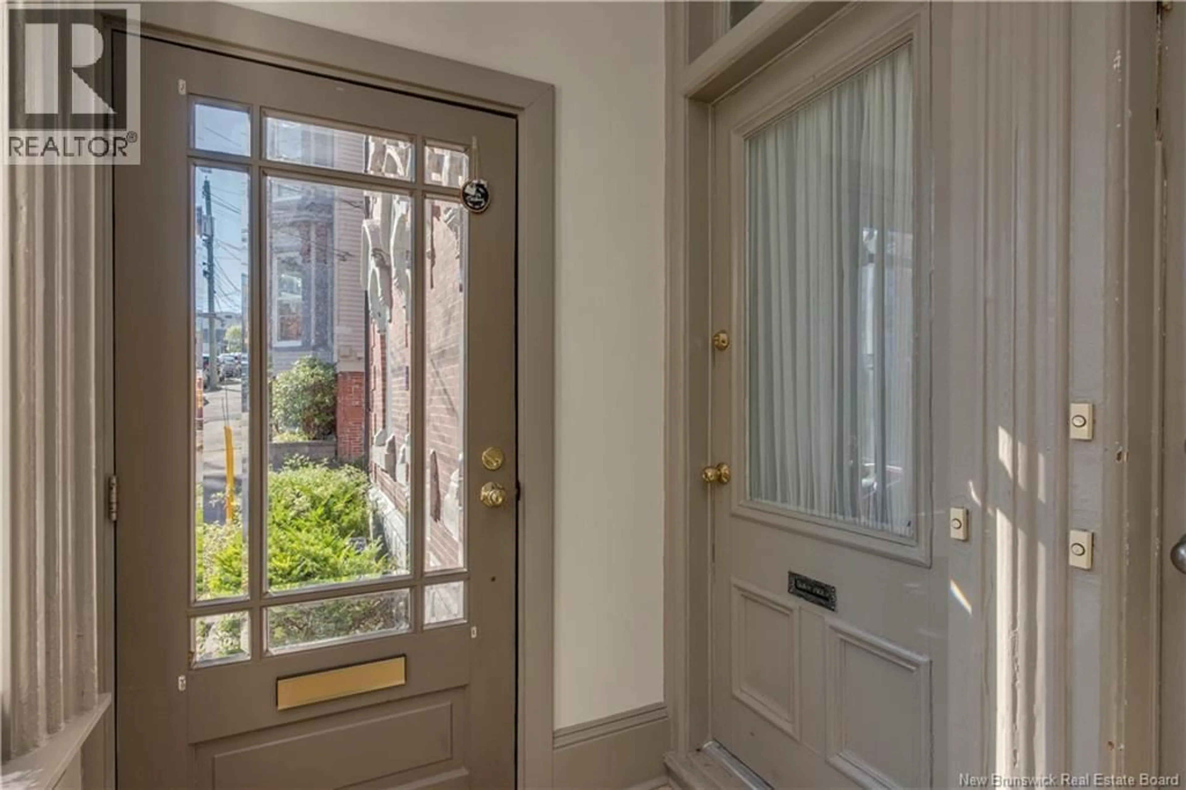 Indoor entryway for 127 LEINSTER STREET, Saint John New Brunswick E2L1J4