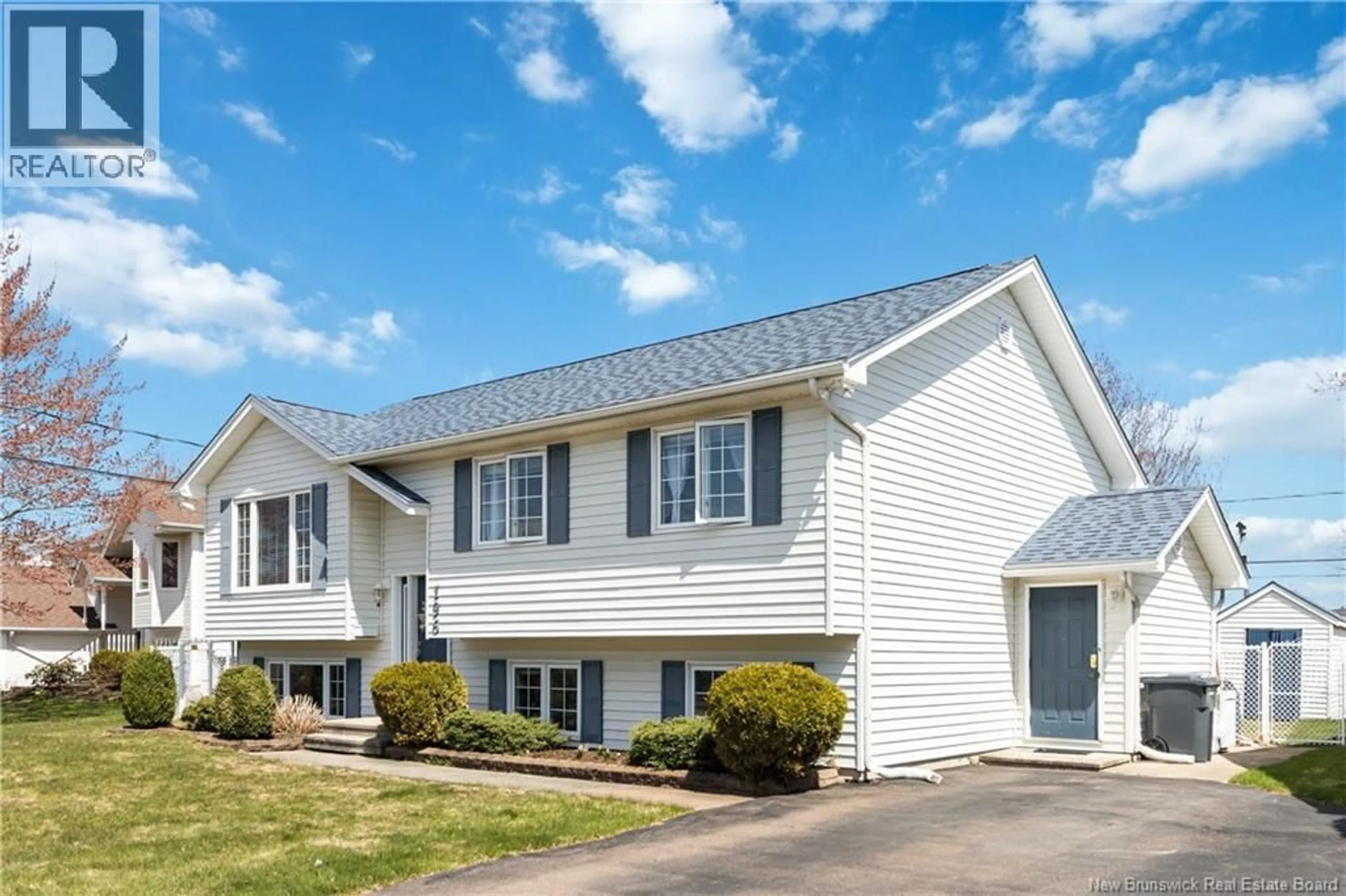 Home with vinyl exterior material, unknown for 196 SUNSHINE DRIVE, Moncton New Brunswick E1G2E1