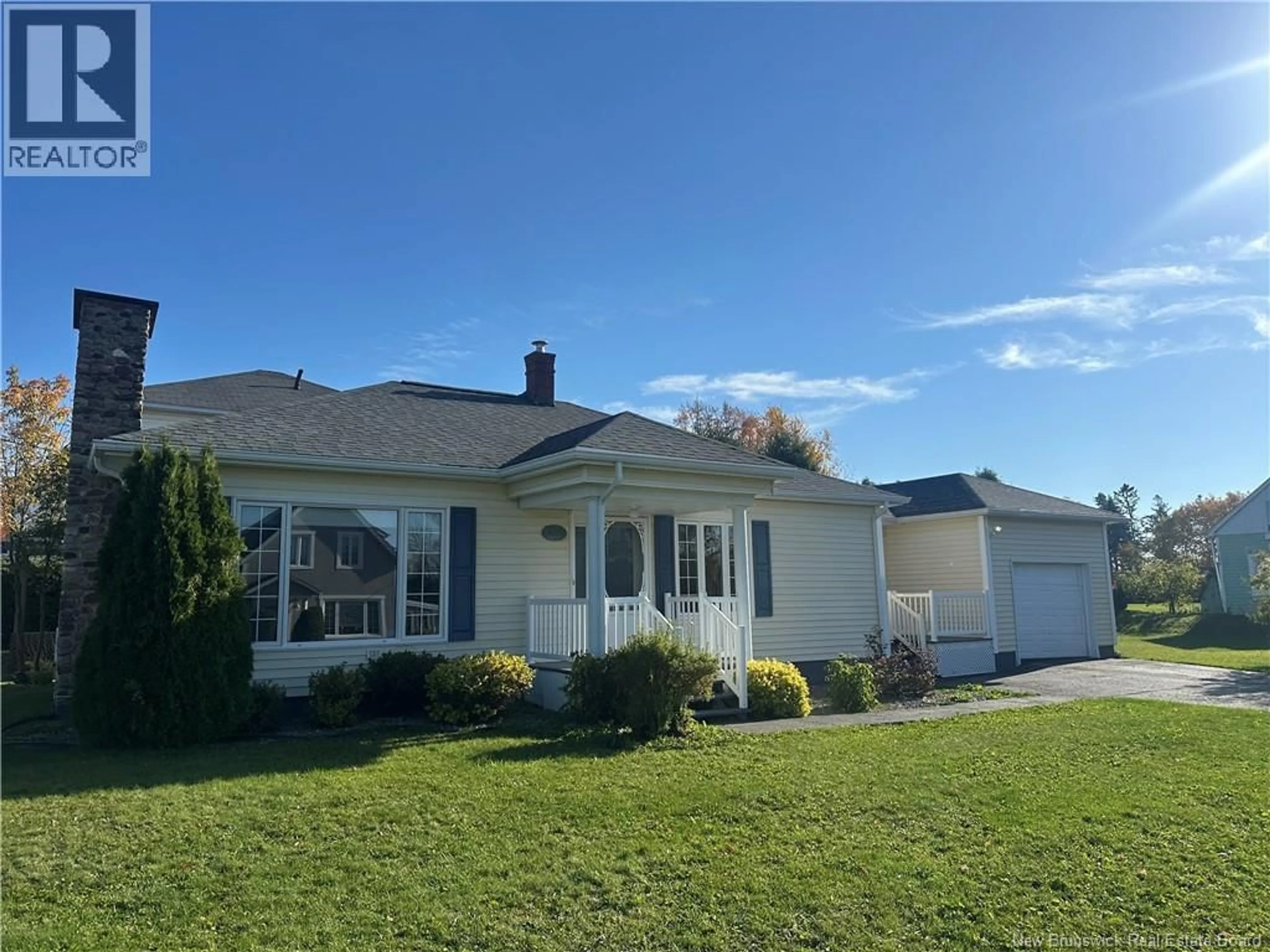 Home with vinyl exterior material, street for 68 CHURCH STREET, Grand-Sault/Grand Falls New Brunswick E3Z2H9