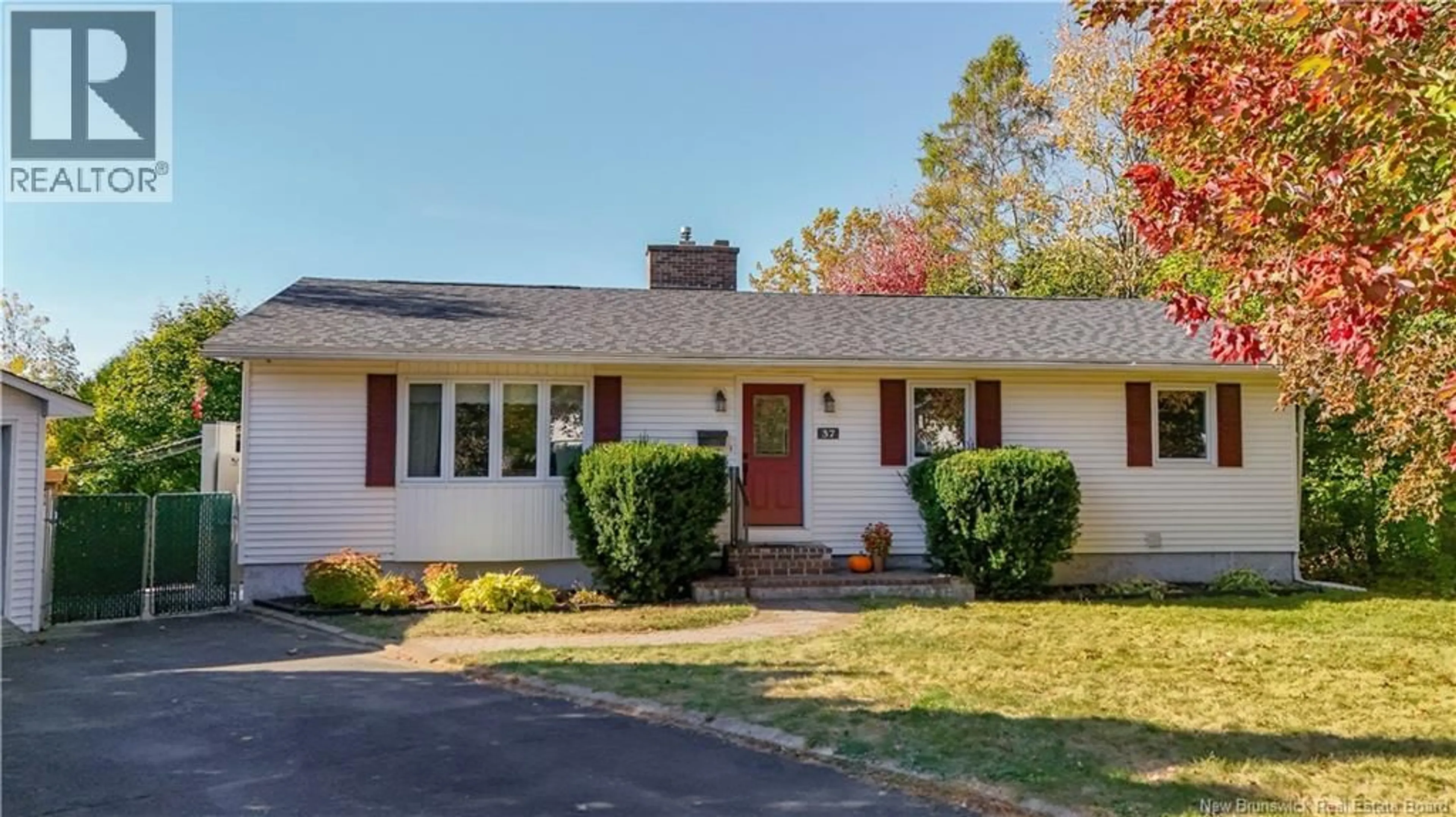 Home with vinyl exterior material, street for 37 MULBERRY COURT, Fredericton New Brunswick E3A5J1
