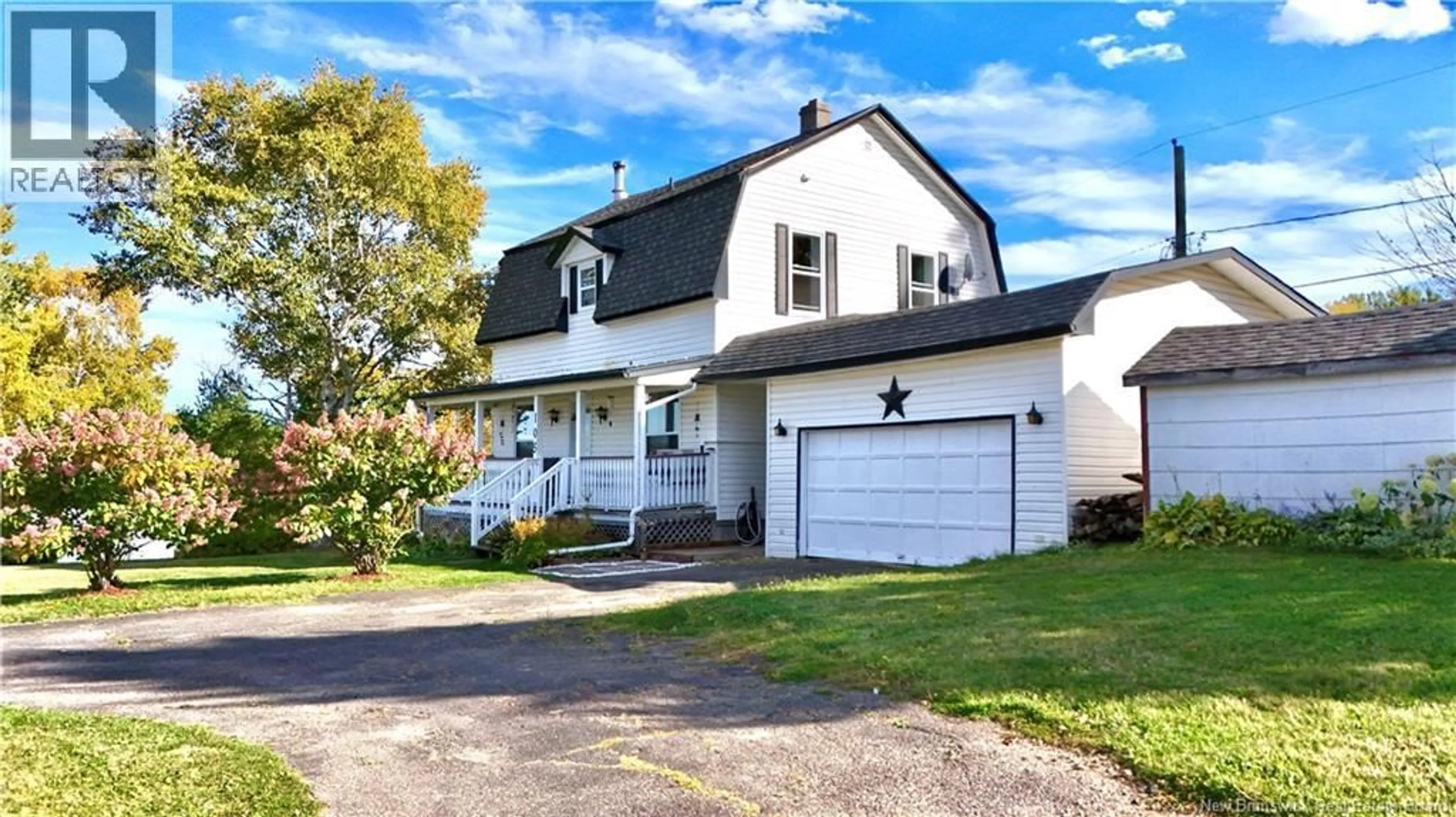 Home with vinyl exterior material, street for 105 NOTRE DAME, Bathurst New Brunswick E2A3C8