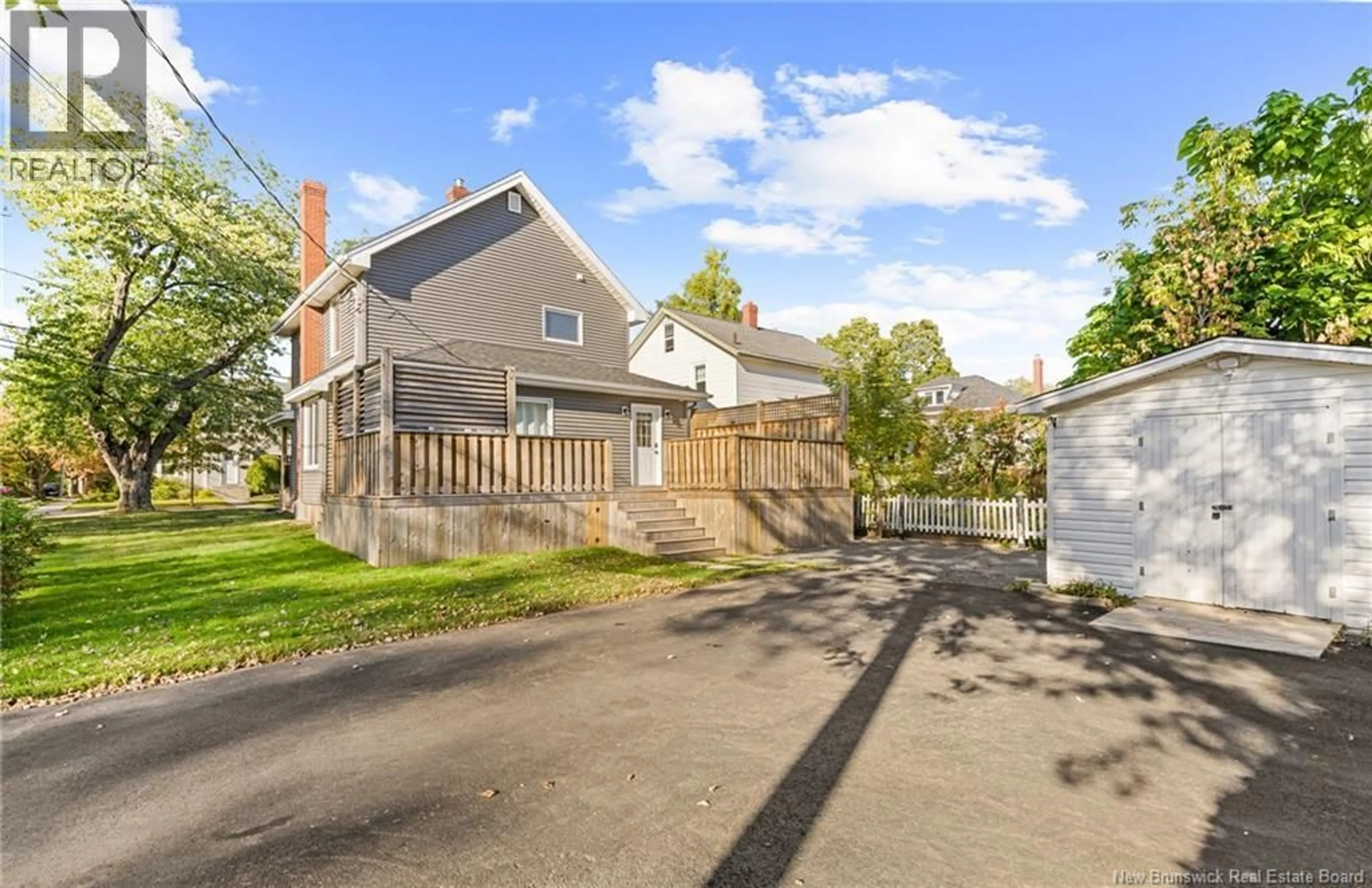 A pic from outside/outdoor area/front of a property/back of a property/a pic from drone, street for 32 GARDEN HILL AVENUE, Moncton New Brunswick E1C3E4