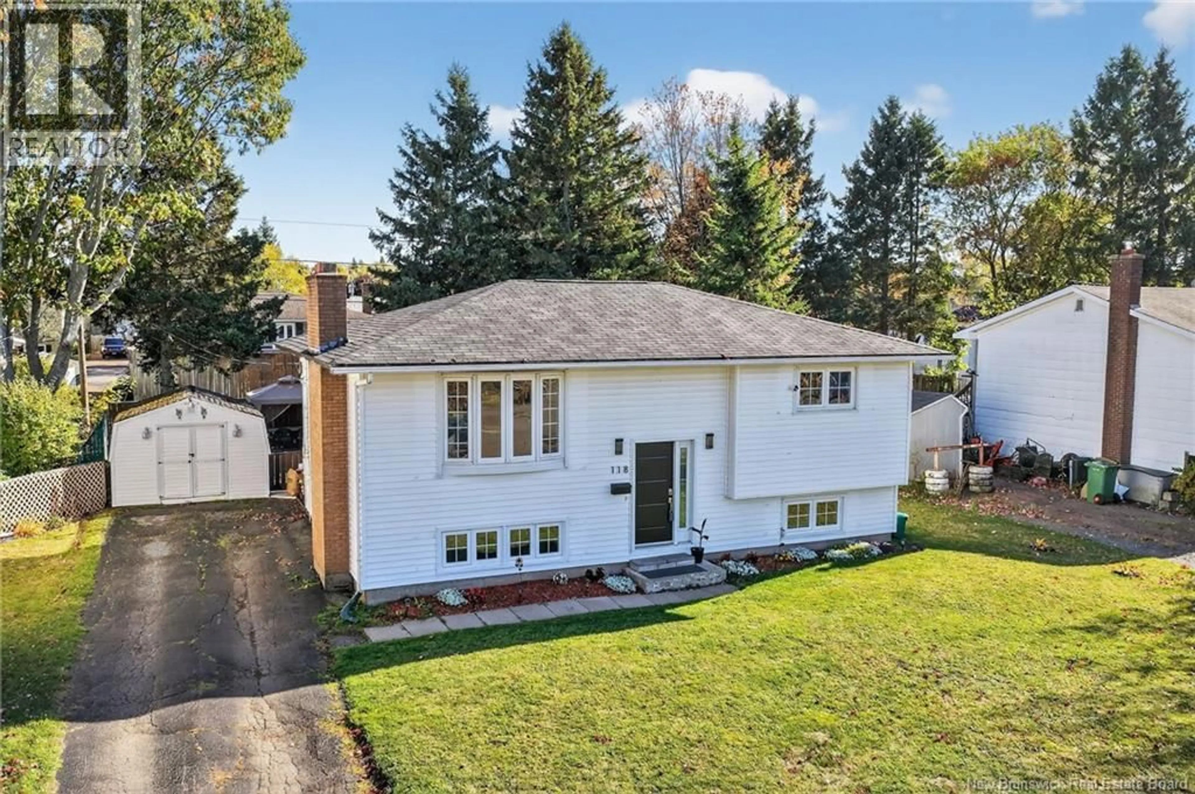 A pic from outside/outdoor area/front of a property/back of a property/a pic from drone, street for 118 KENDRA, Moncton New Brunswick E1C8Y1