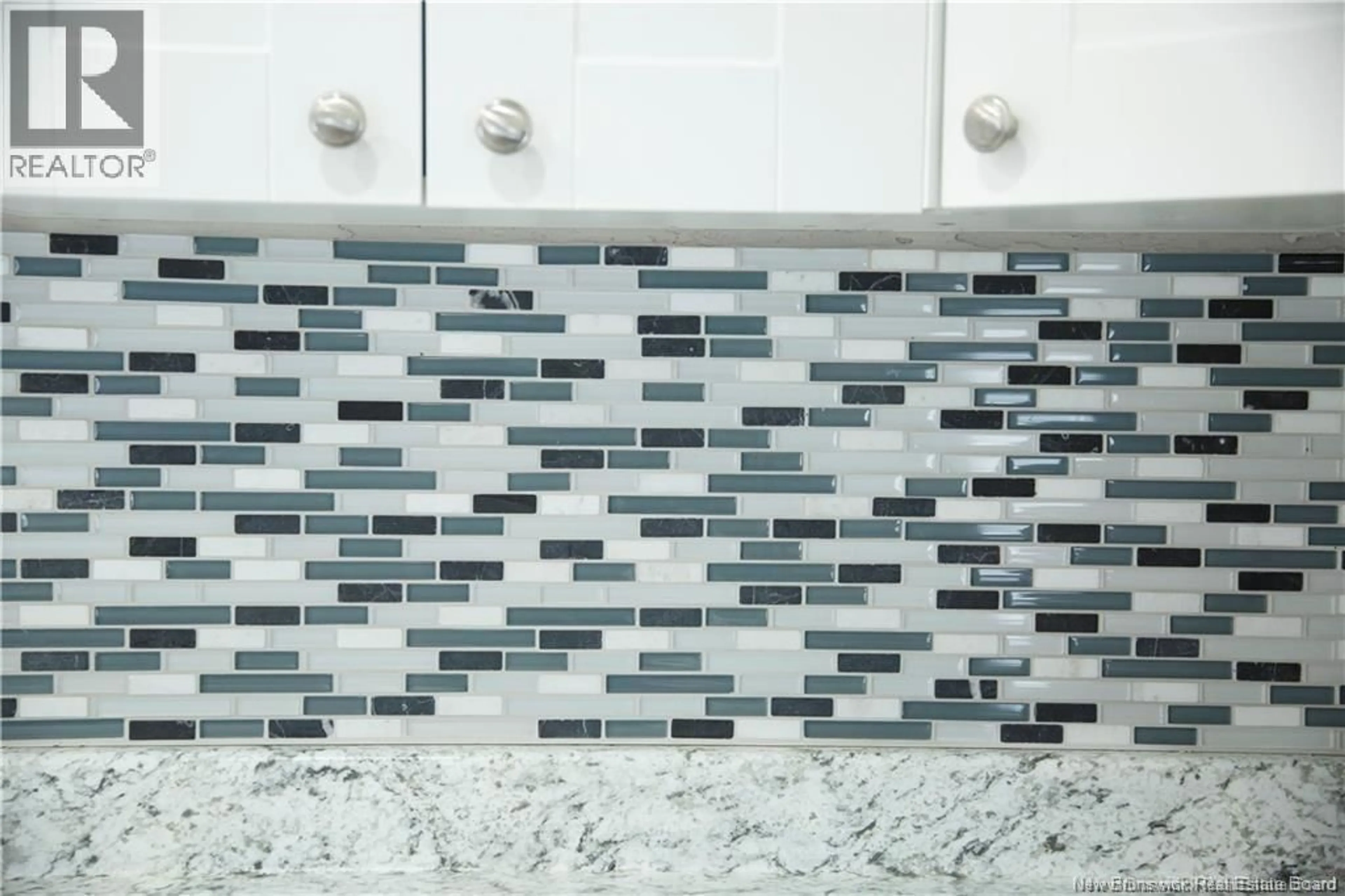Contemporary kitchen, ceramic/tile floor for 566 POITRAS STREET, Grand-Sault/Grand Falls New Brunswick E3Z1B3