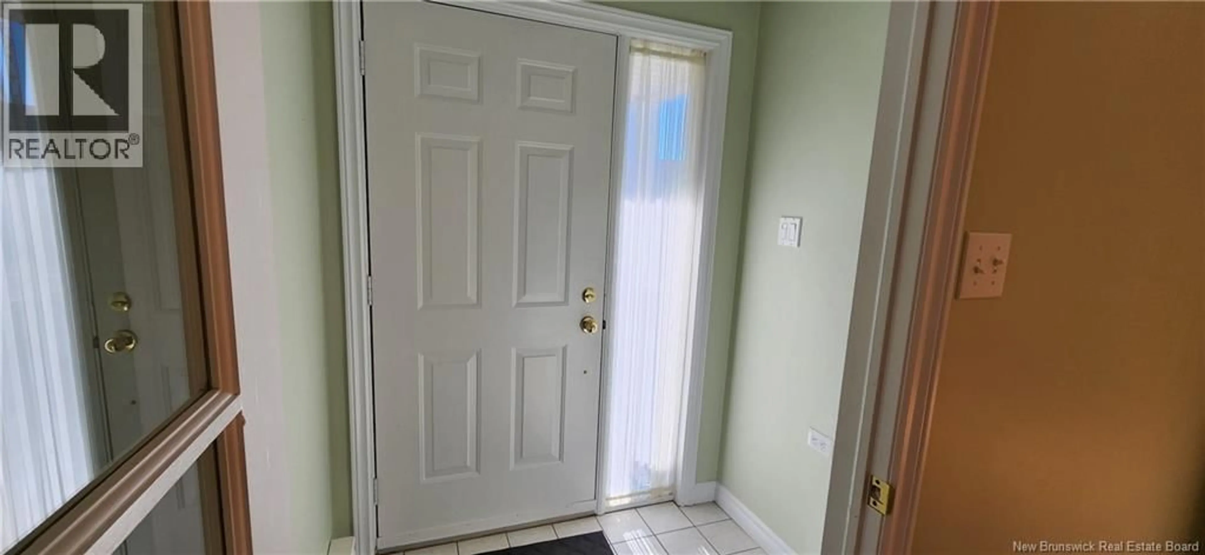 Indoor entryway for 16 ABBIE PLACE, Saint John New Brunswick E2M5T3