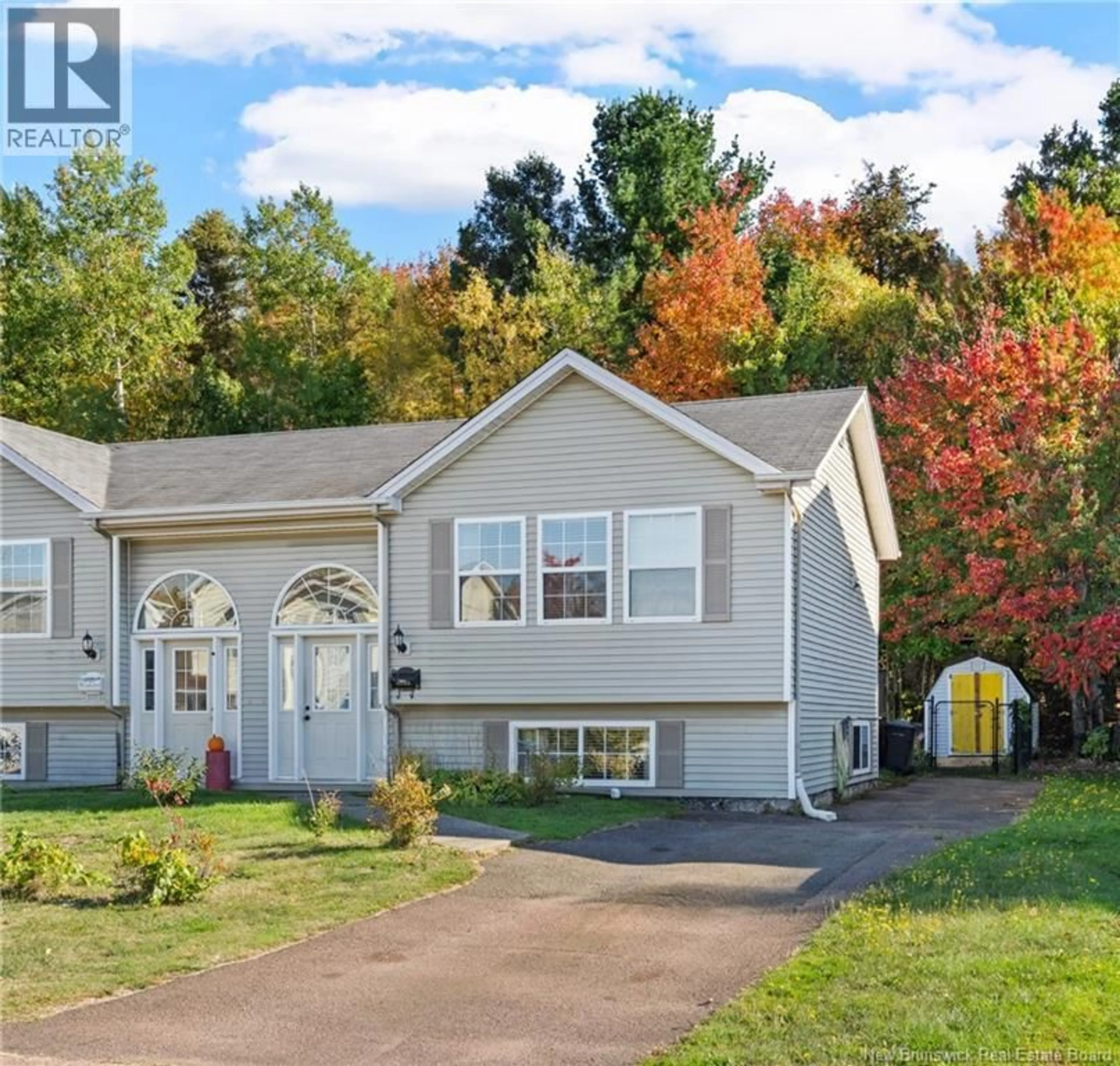 Home with vinyl exterior material, street for 23 GLENVIEW COURT, Riverview New Brunswick E1B4X7