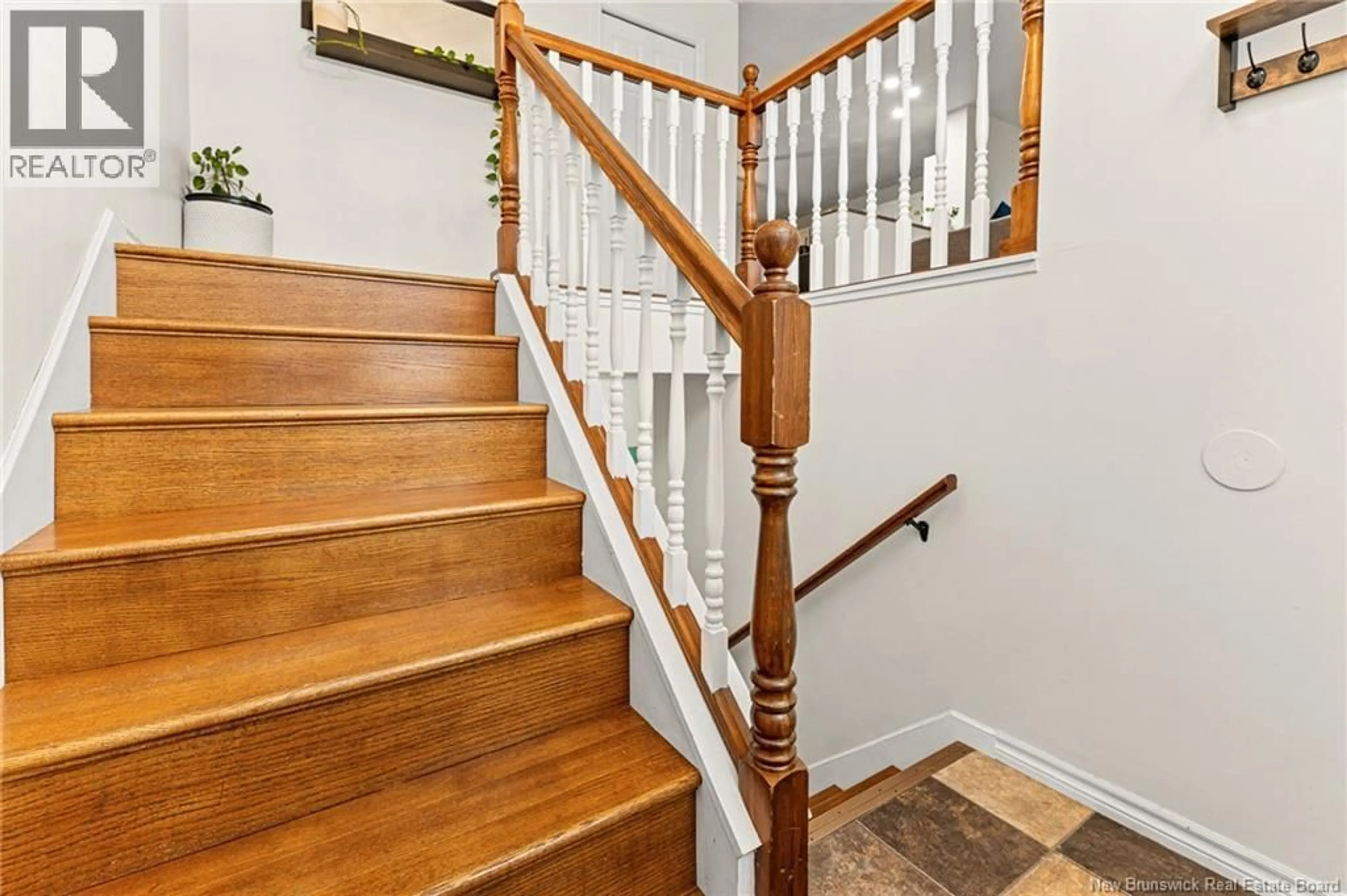 Stairs for 23 GLENVIEW COURT, Riverview New Brunswick E1B4X7