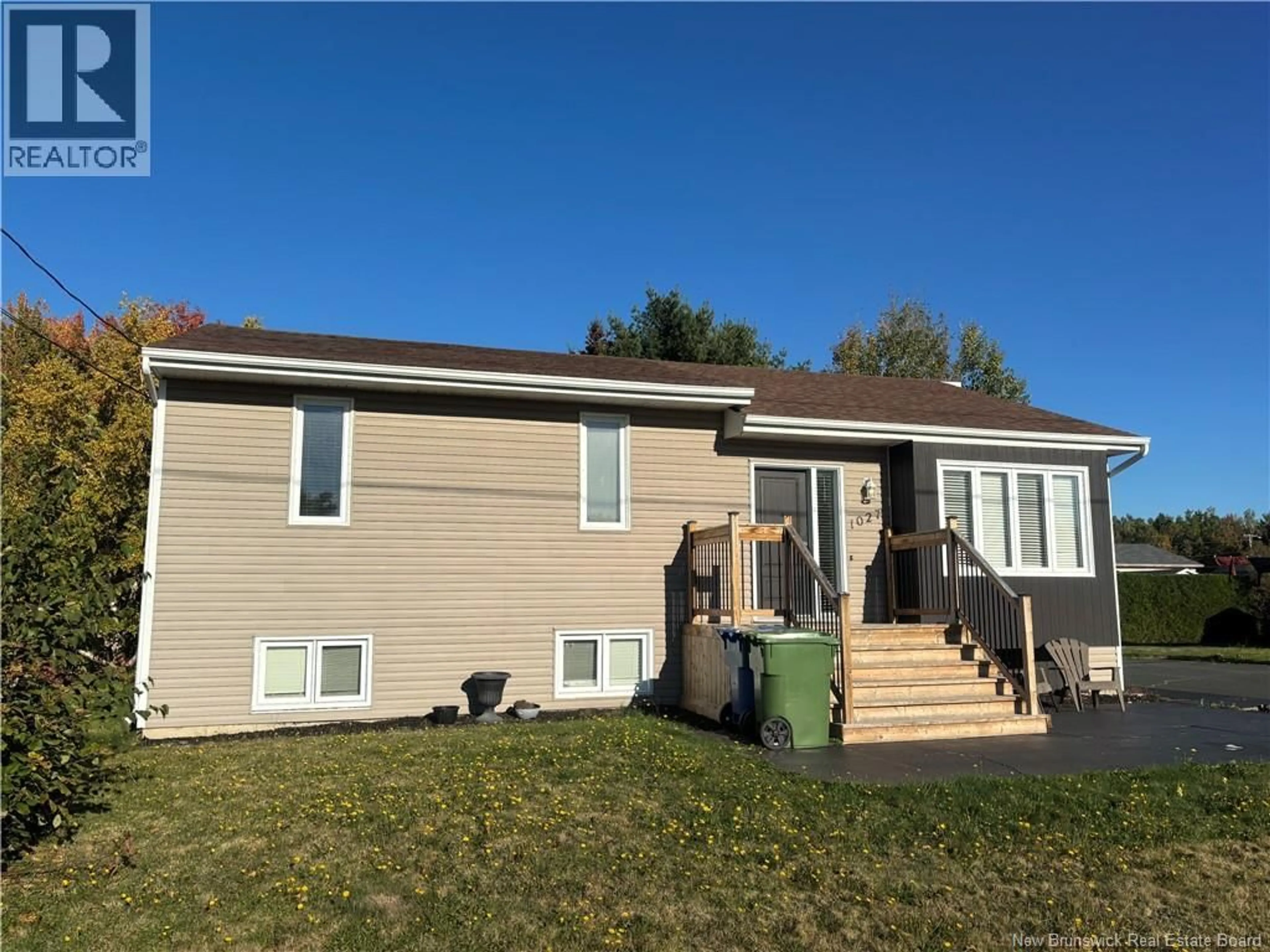 Home with vinyl exterior material, unknown for 1027 RUE HACHE, Beresford New Brunswick E8K1H9