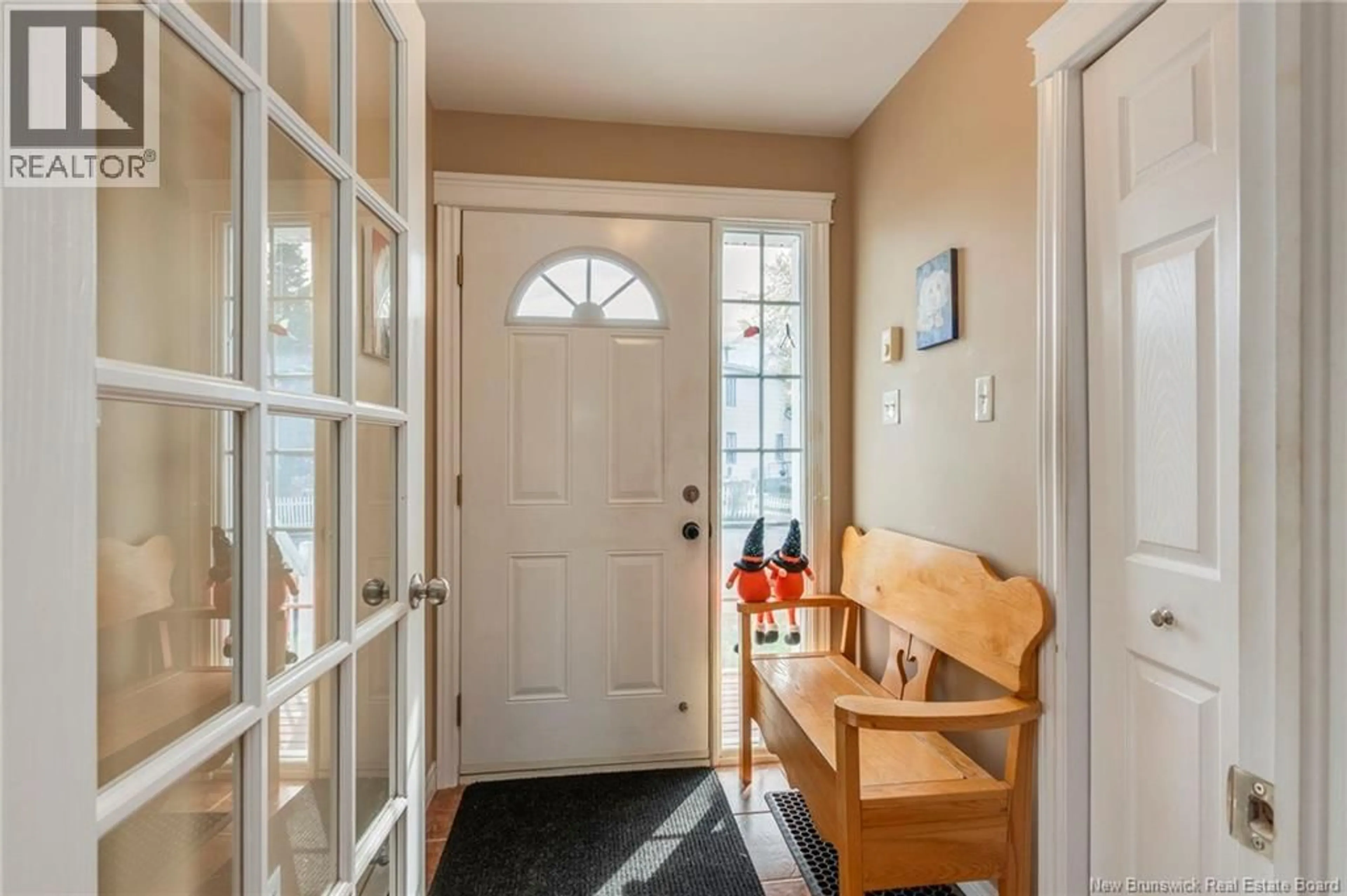 Indoor entryway for 9 GRAHAM STREET, Saint John New Brunswick E2J5A3