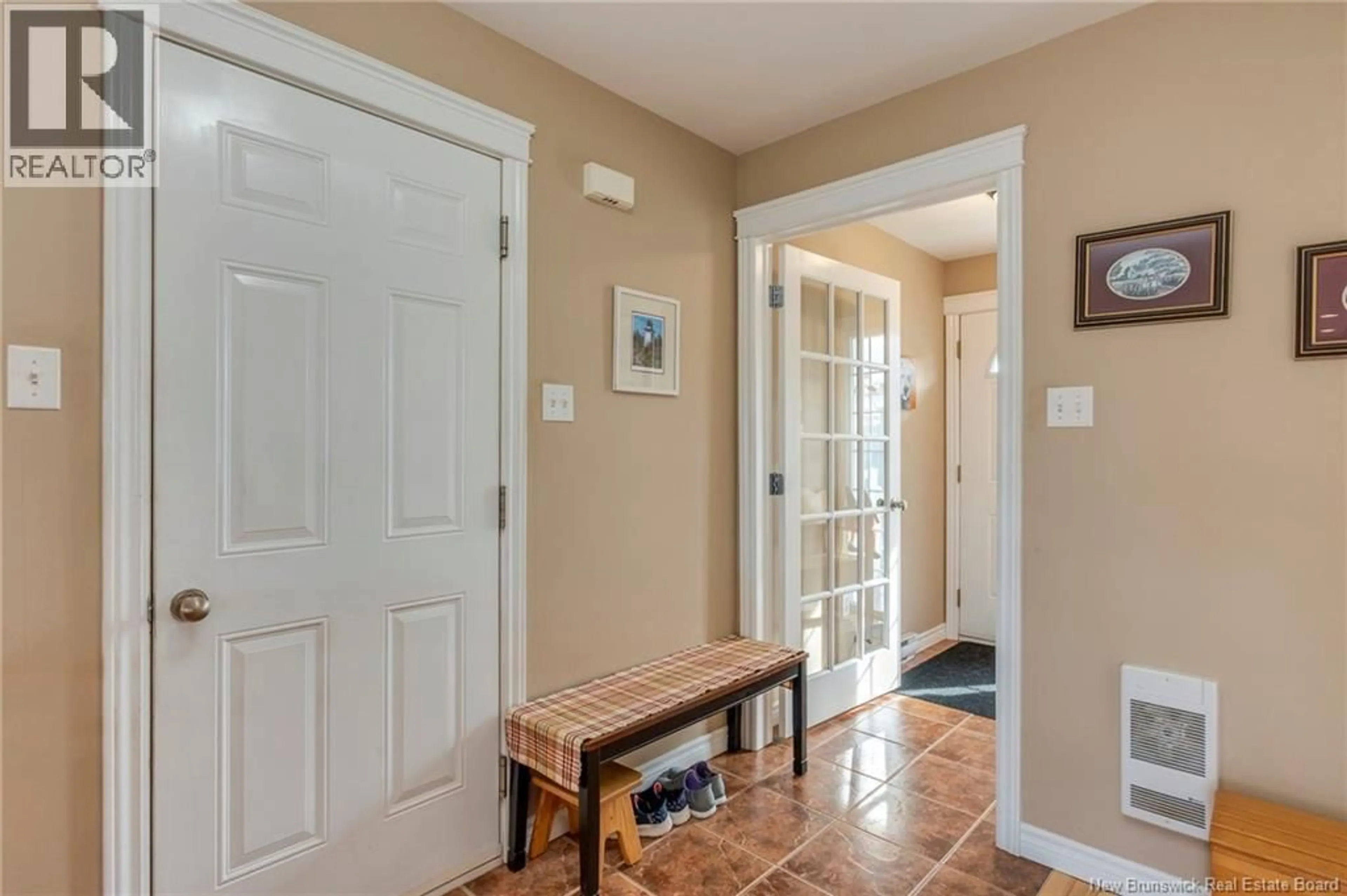 Indoor entryway for 9 GRAHAM STREET, Saint John New Brunswick E2J5A3