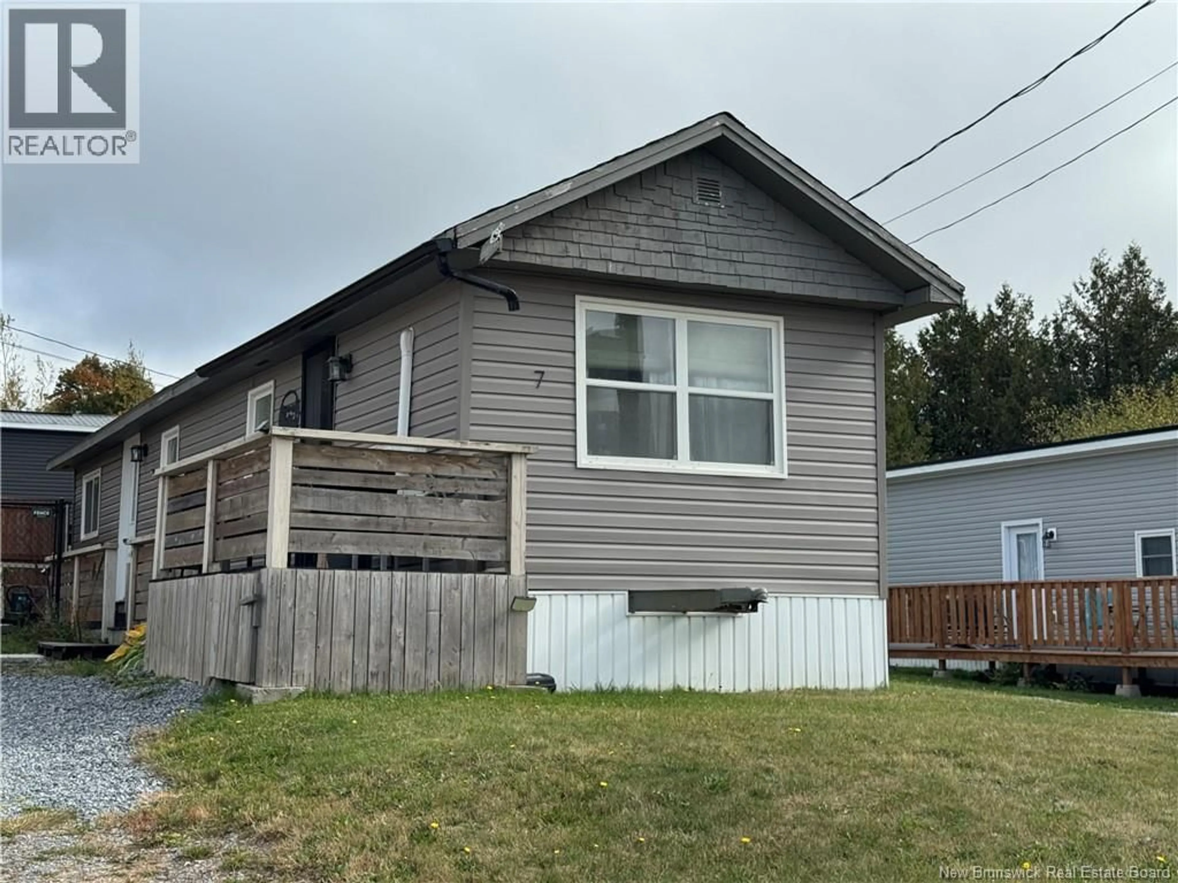 Home with vinyl exterior material, unknown for 7 FIRST STREET, Hampton New Brunswick E5N5T3