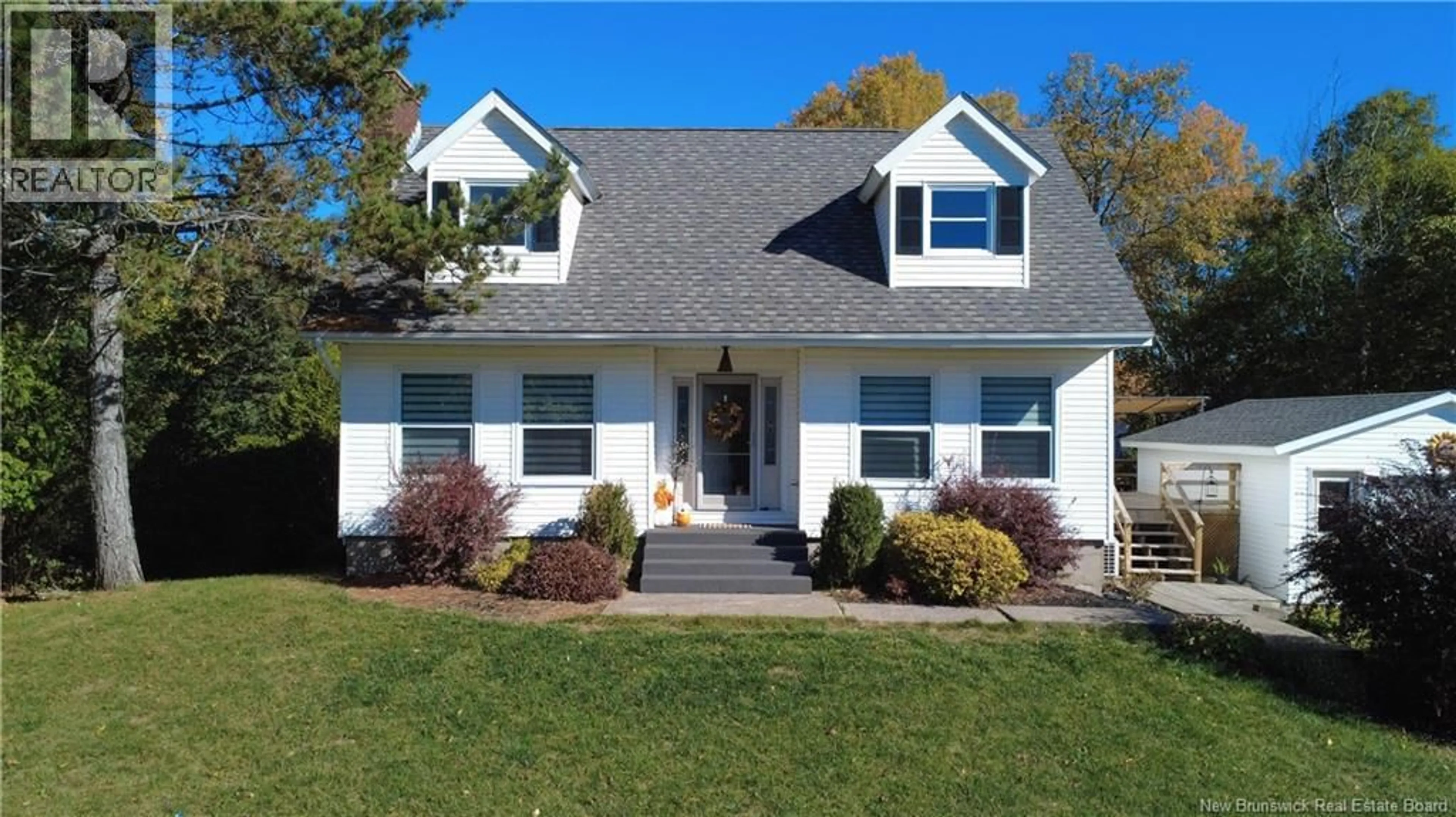 Home with vinyl exterior material, street for 14 LONGWOOD DRIVE, Quispamsis New Brunswick E2E2S7
