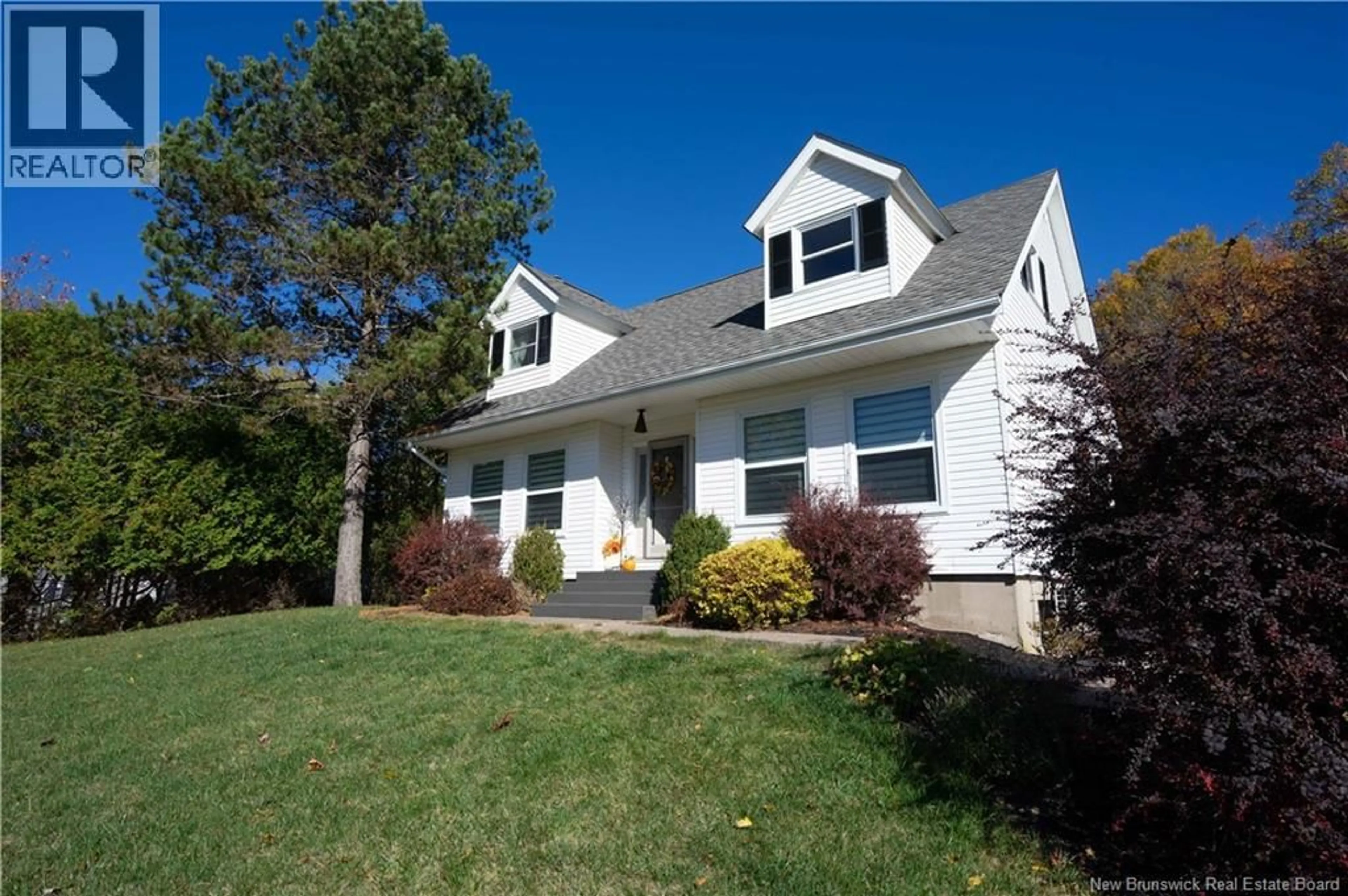Home with vinyl exterior material, street for 14 LONGWOOD DRIVE, Quispamsis New Brunswick E2E2S7