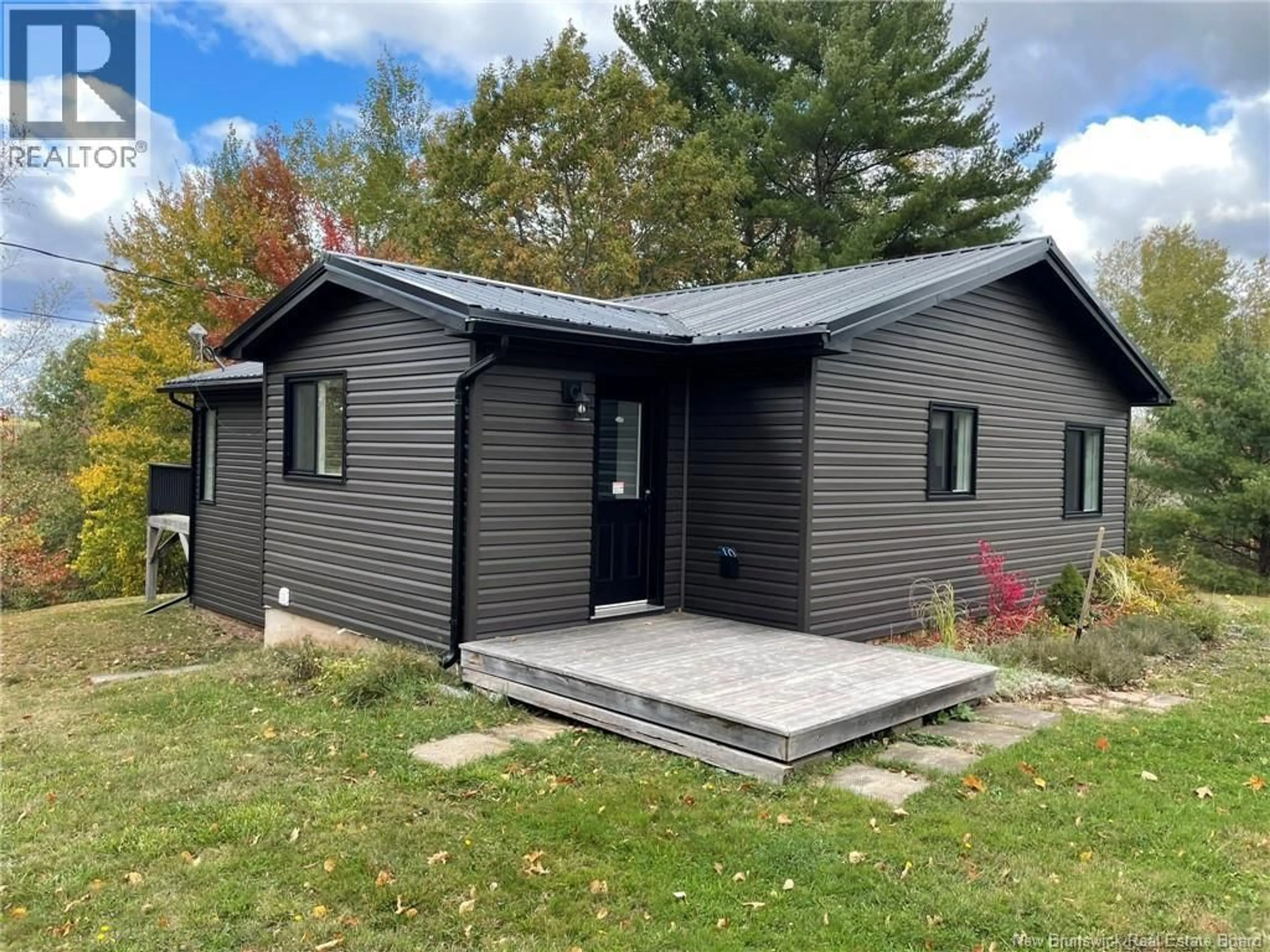Home with vinyl exterior material, building for 10 CAMPBELL LANE, Cambridge-Narrows New Brunswick E4C4S2