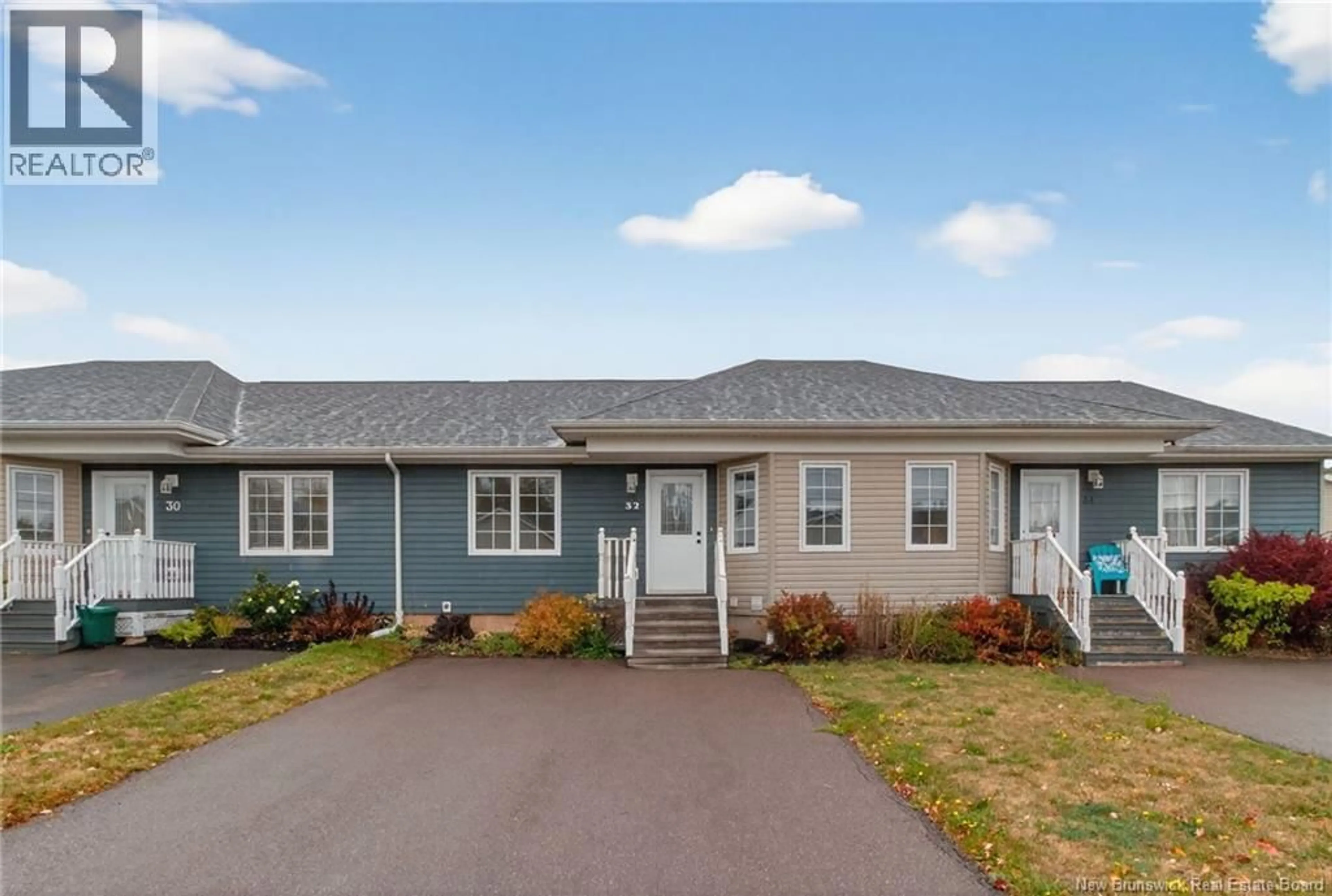 Home with vinyl exterior material, street for 32 GOLDEN STREET, Moncton New Brunswick E1G5T4