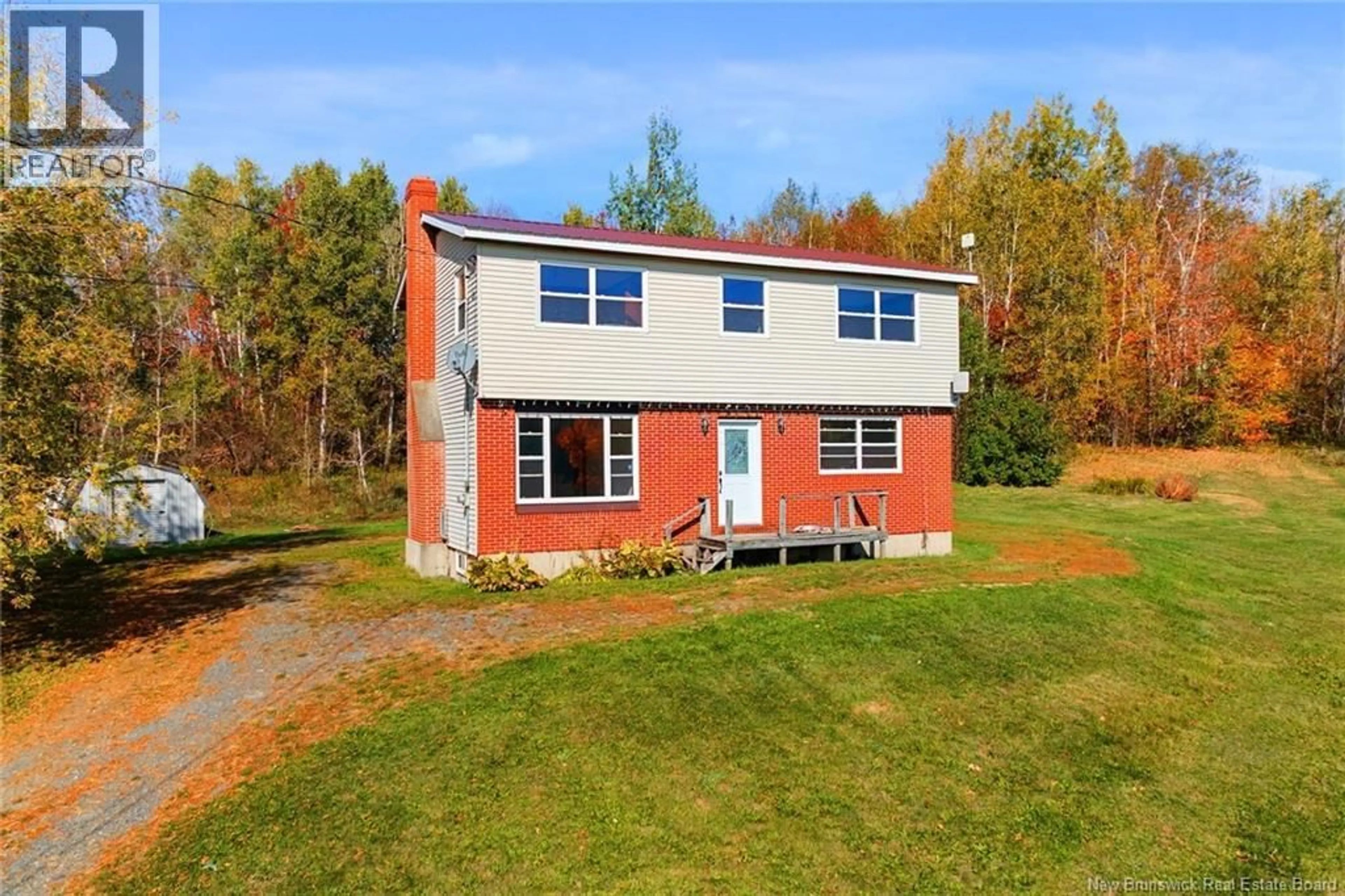 A pic from outside/outdoor area/front of a property/back of a property/a pic from drone, building for 275 NEWBURG ROAD, Pembroke New Brunswick E7N1X6