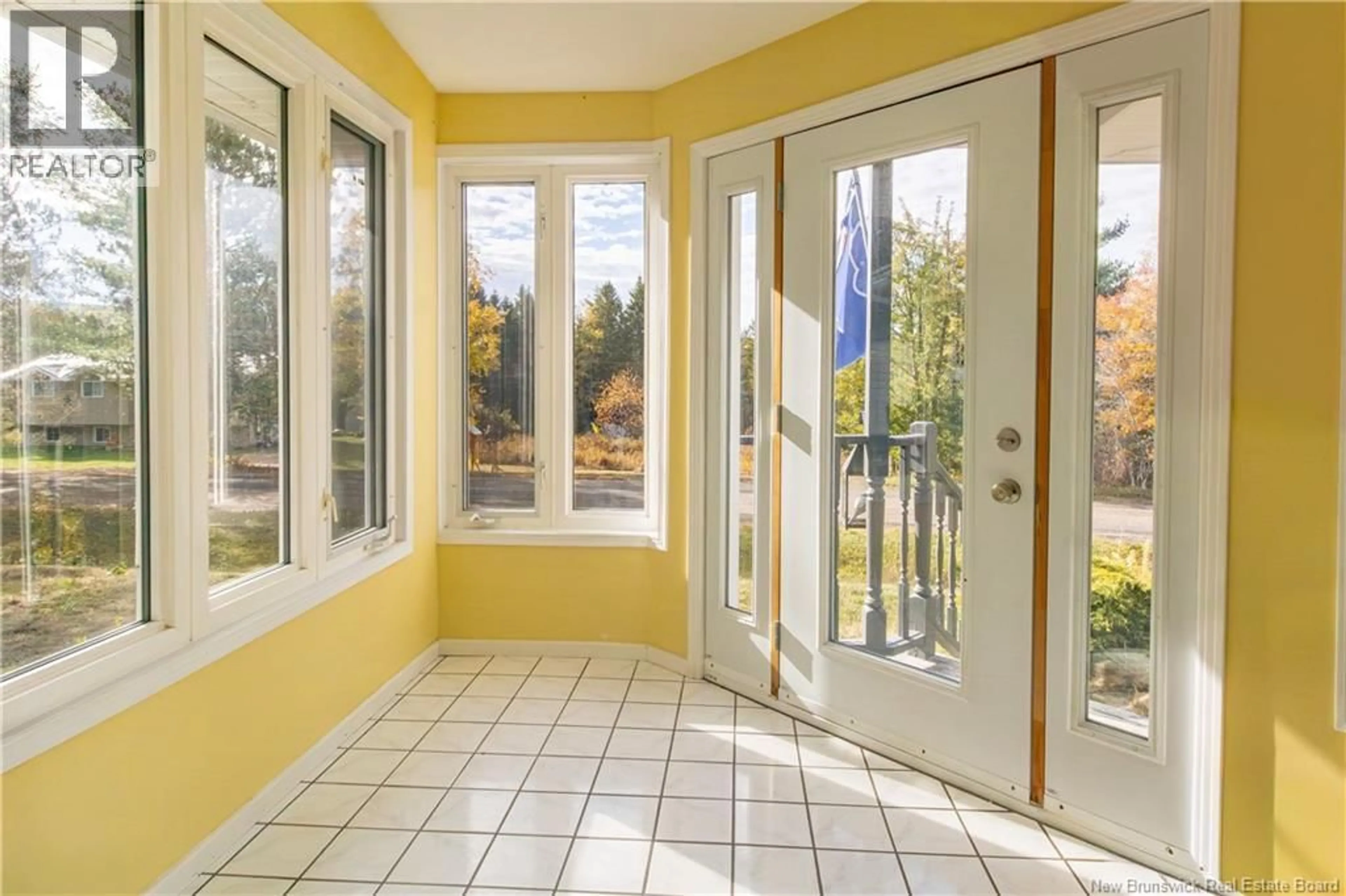 Indoor entryway for 45 TAVENER, Picadilly New Brunswick E4E5K8