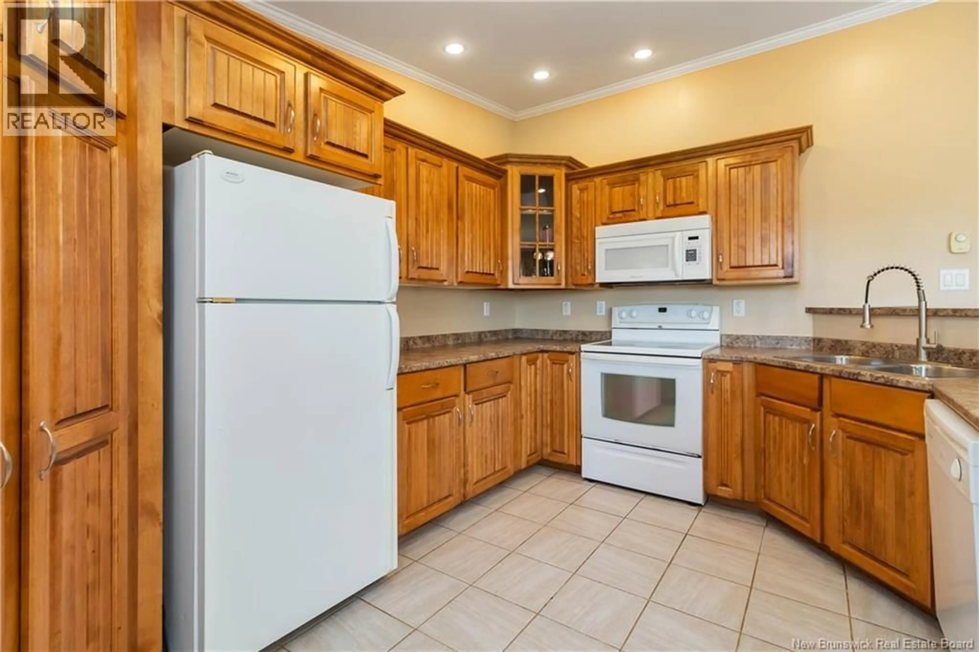 Standard kitchen, ceramic/tile floor for 2282 490 ROUTE, Ammon New Brunswick E1G3P4