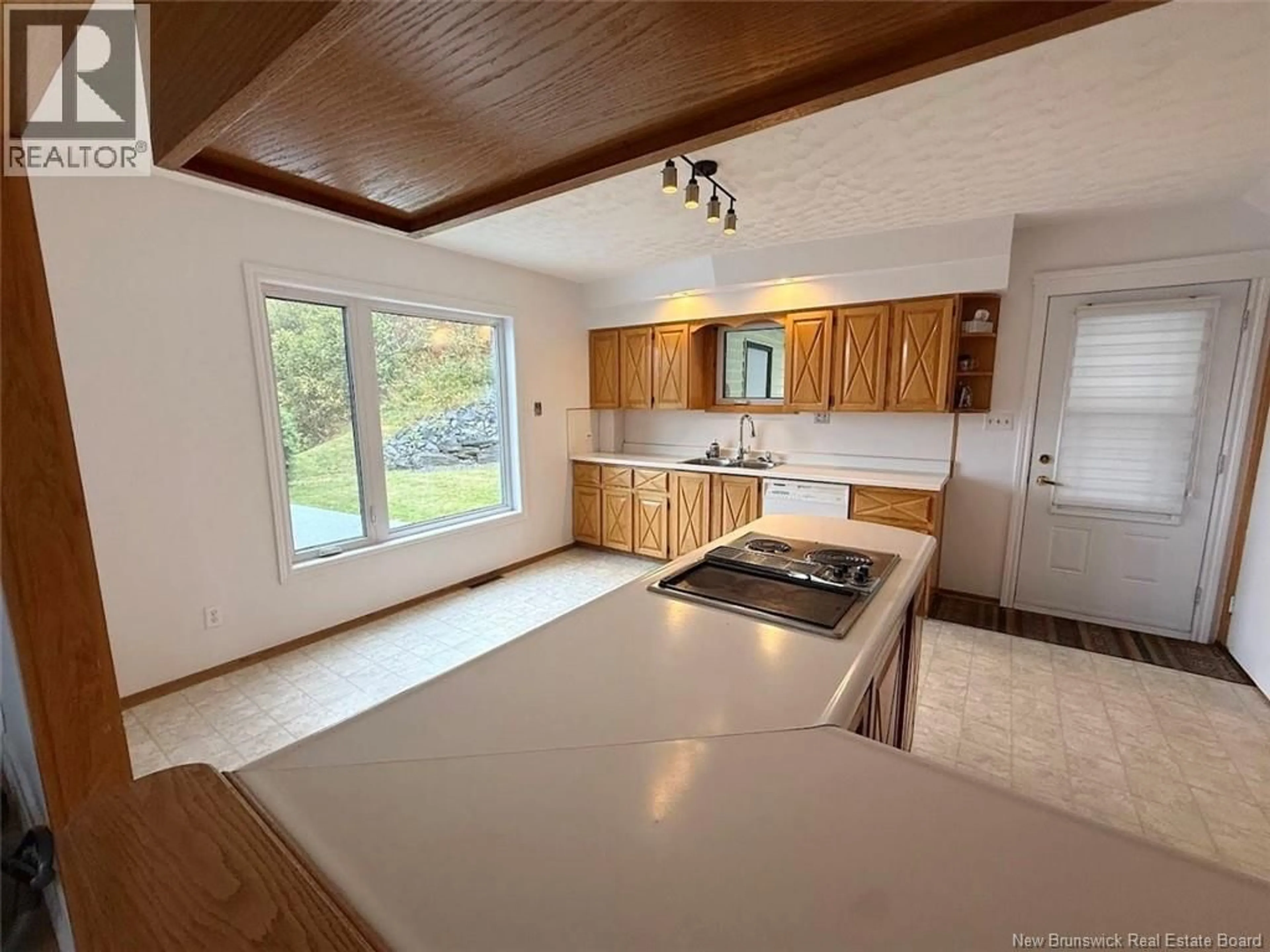 Open concept kitchen, unknown for 584 CANADA ROAD, Edmundston New Brunswick E3V1W4