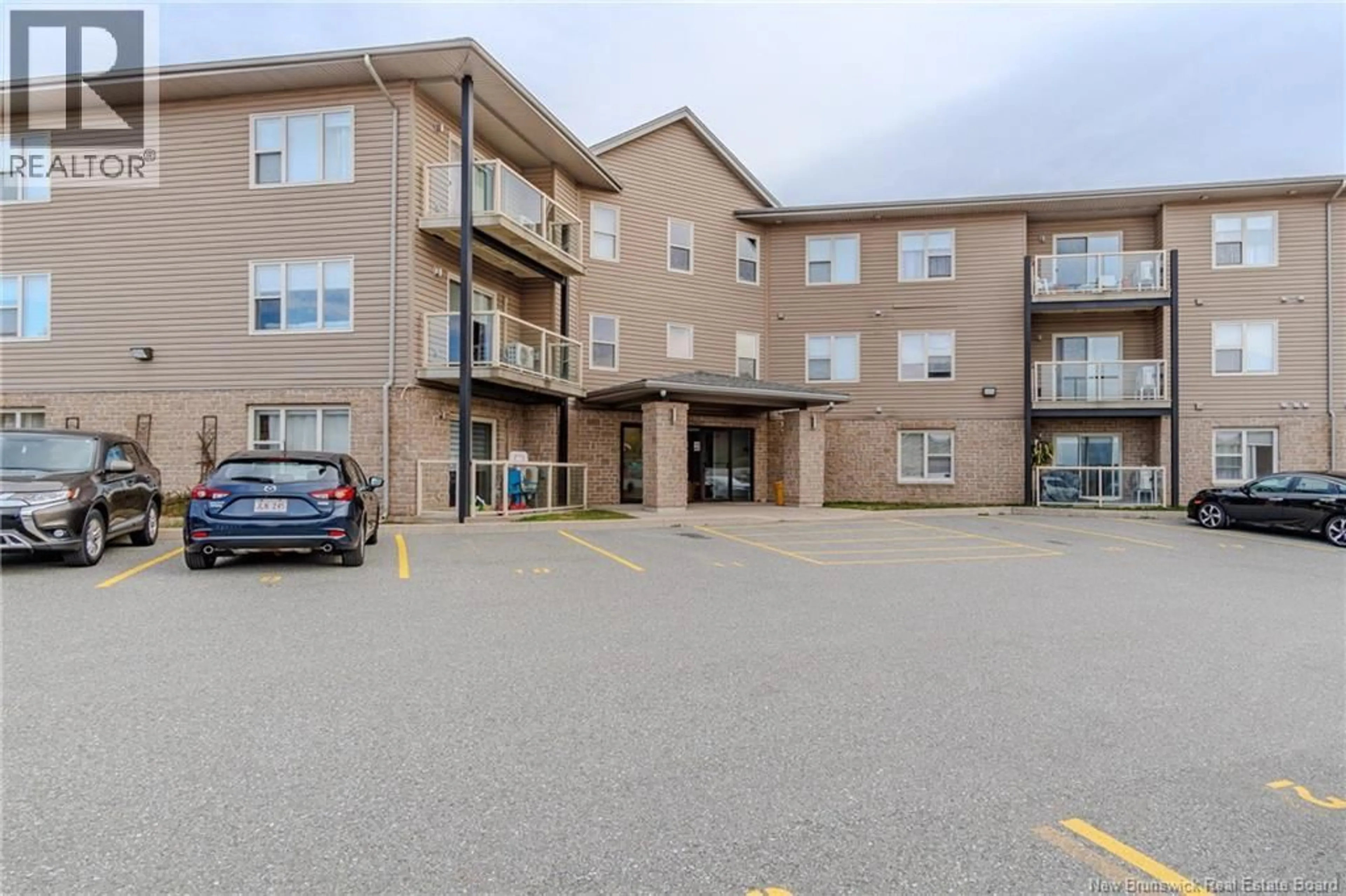 Patio, building for 15 - 130 ARLINGTON CRESCENT, Saint John New Brunswick E2K0J1