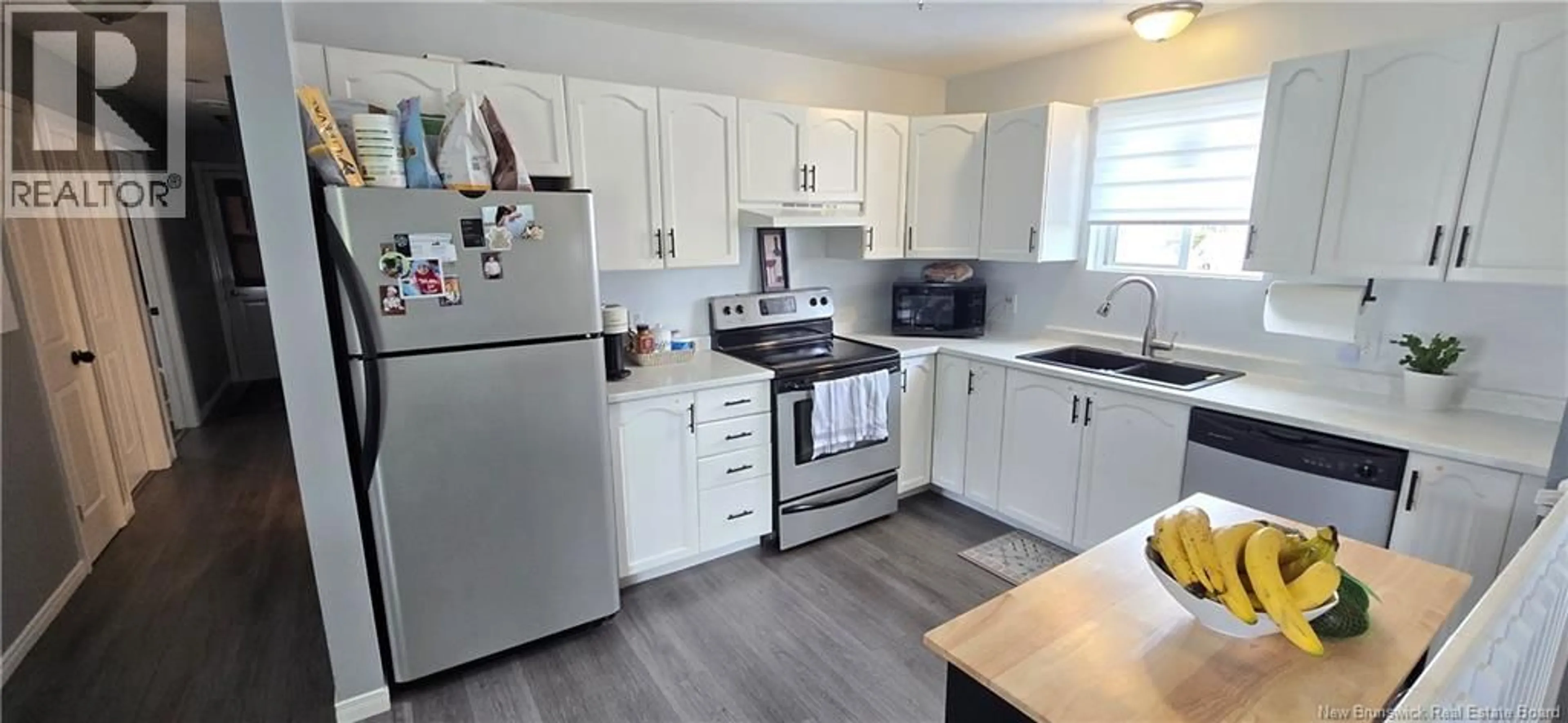 Standard kitchen, wood/laminate floor for 70 BONAVISTA COURT, Moncton New Brunswick E1G2H4