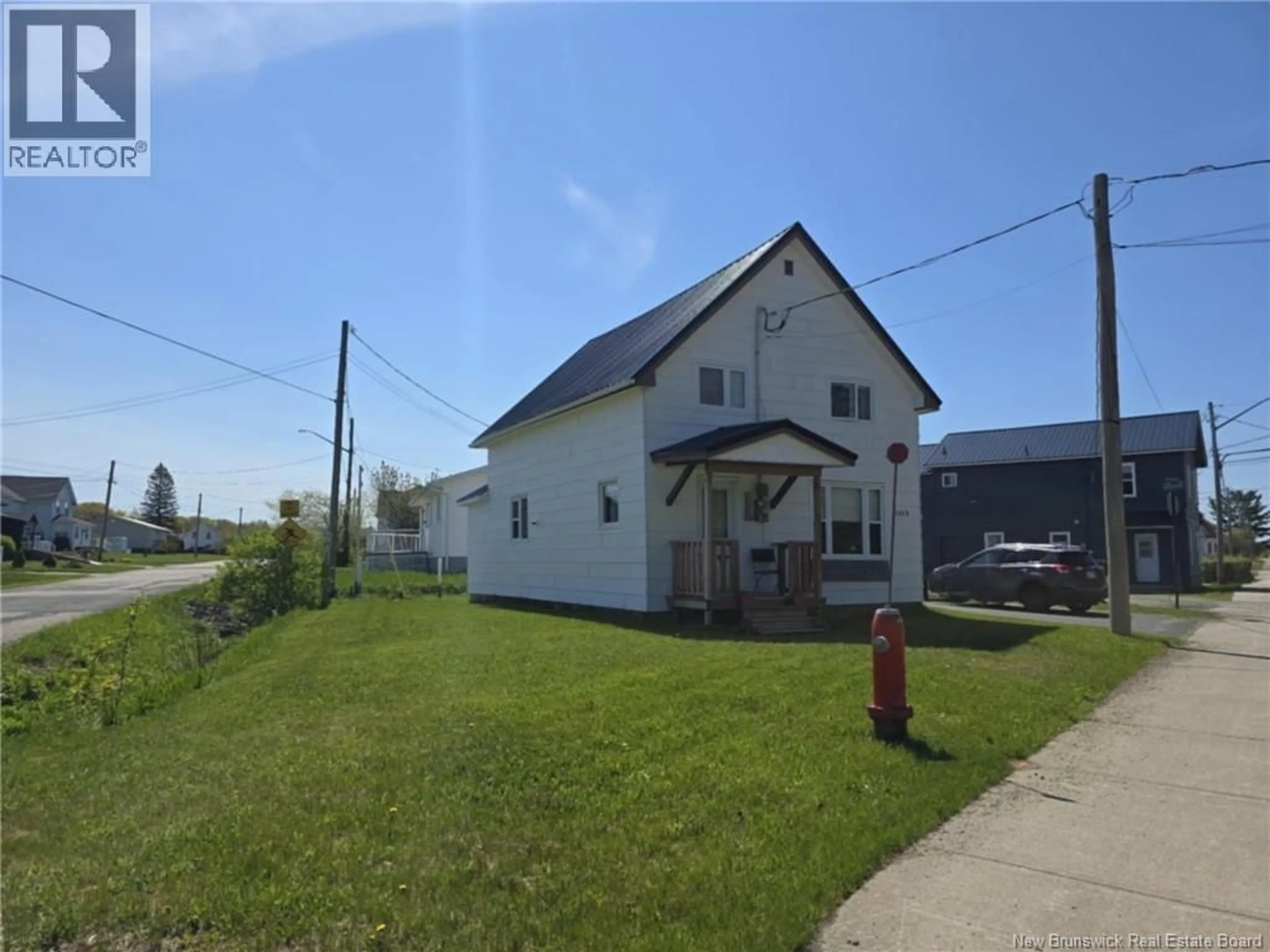 A pic from outside/outdoor area/front of a property/back of a property/a pic from drone, street for 1413 ROUGH WATERS, Bathurst New Brunswick E2A1Z4
