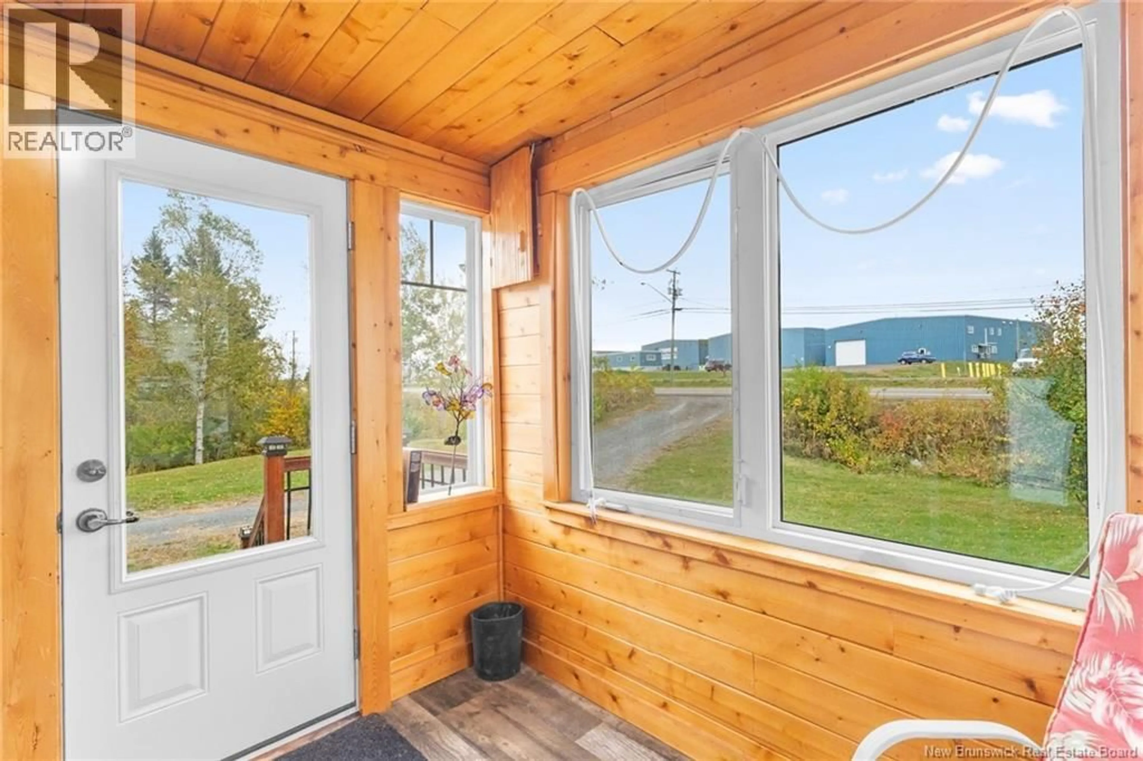 Indoor entryway for 2535 ROUTE 102, Lincoln New Brunswick E3B7E6