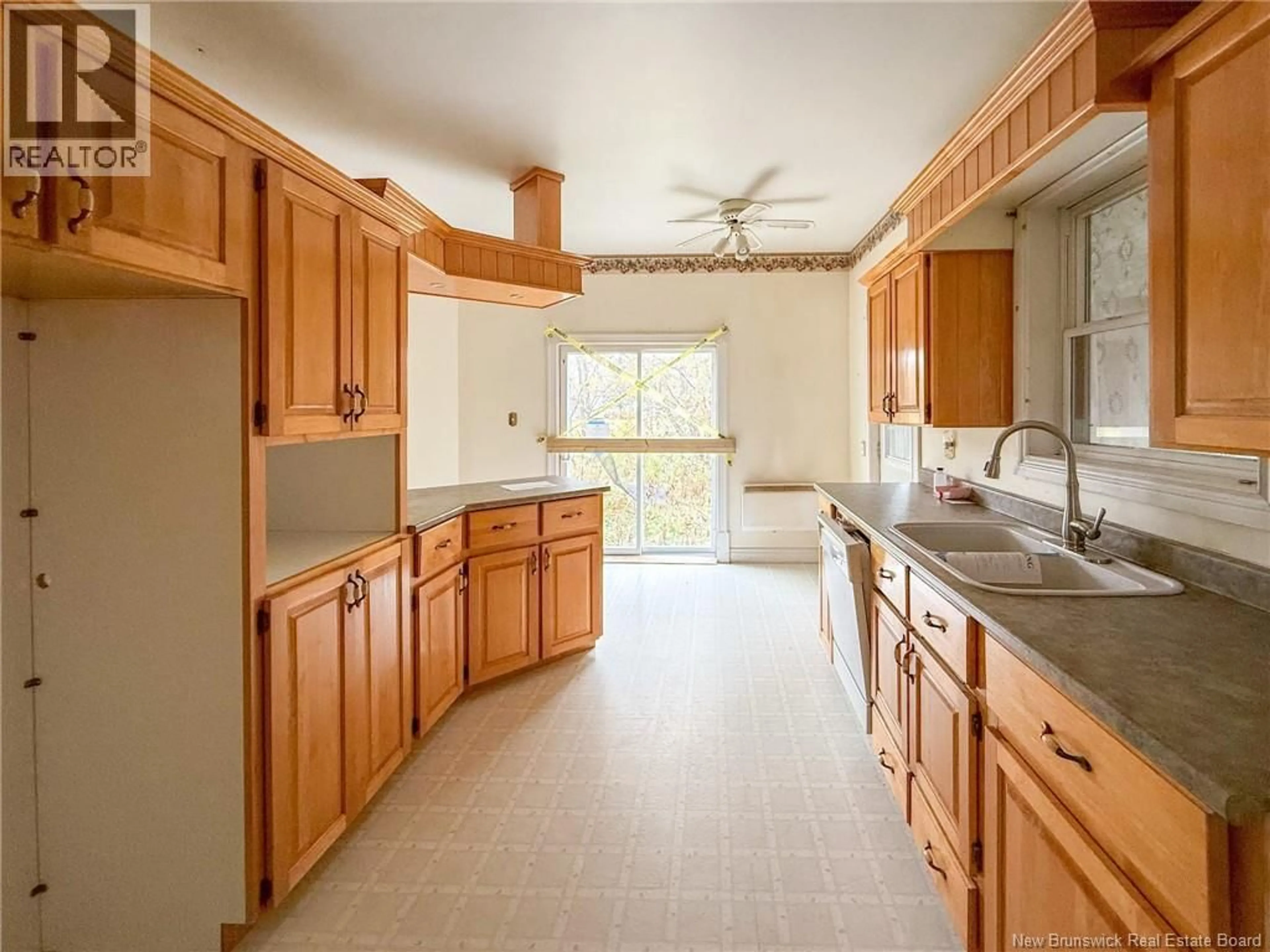 Standard kitchen, ceramic/tile floor for 31 JEWETT DRIVE, Aroostook New Brunswick E7H2T3