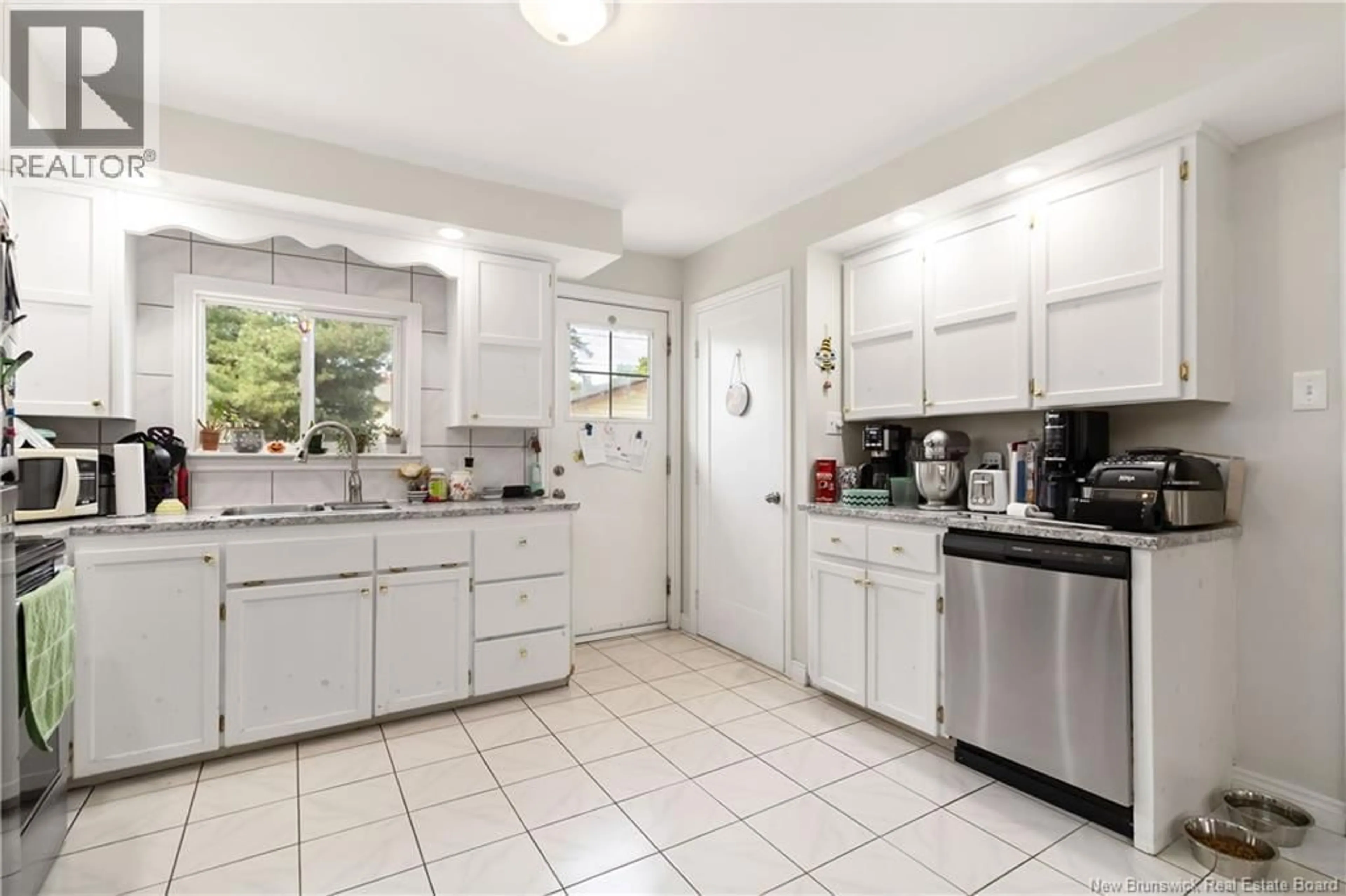 Standard kitchen, ceramic/tile floor for 270 WHITEPINE, Riverview New Brunswick E1B3M2
